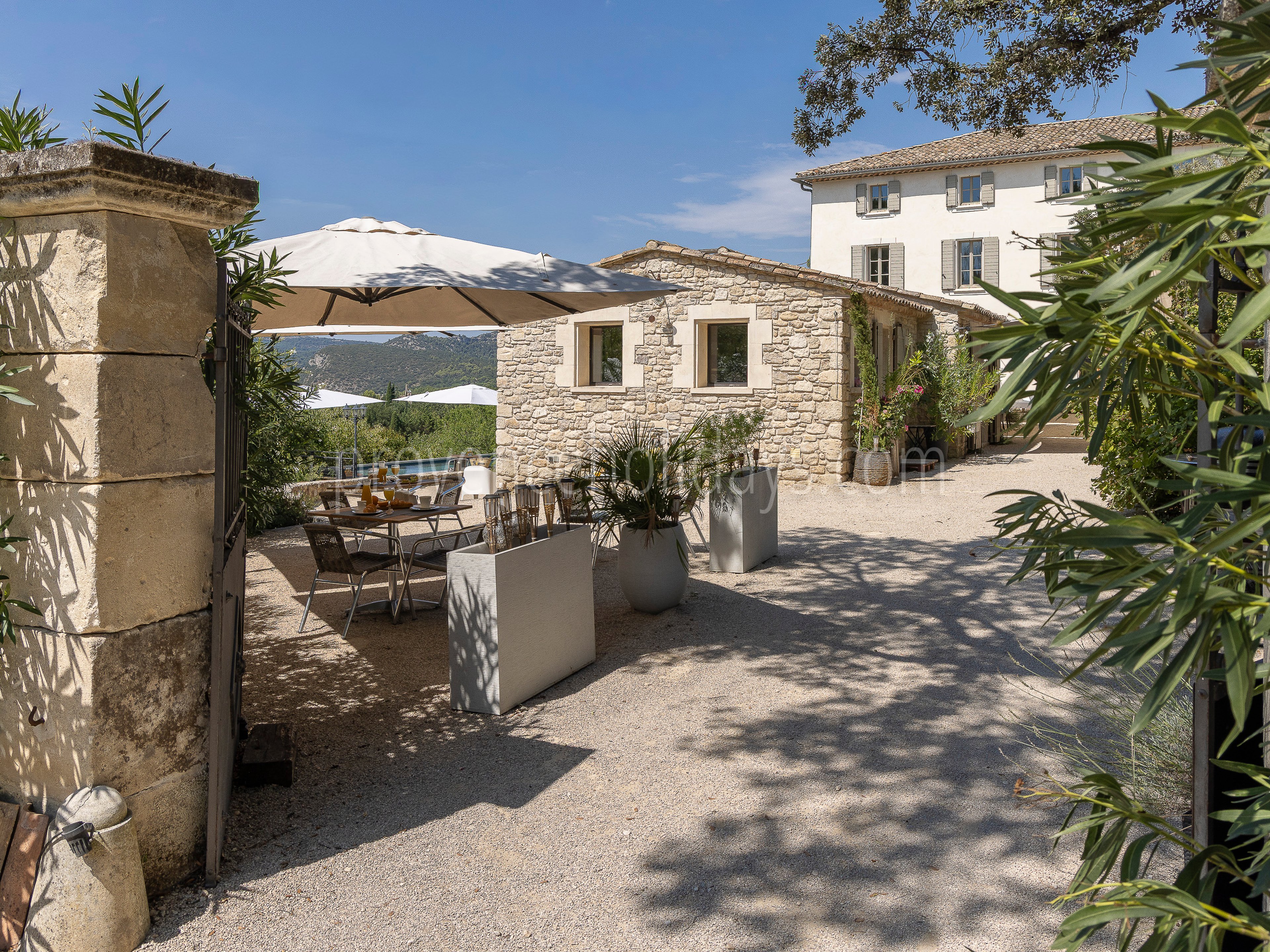 -1 - Le Domaine de L\'Or Vert: Villa: Exterior