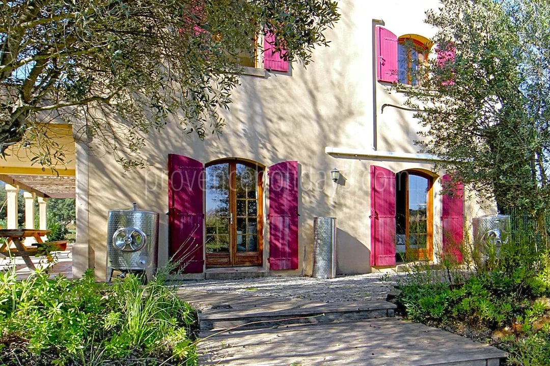 5 - Villa au cœur des vignes à Grimaud: Villa: Exterior
