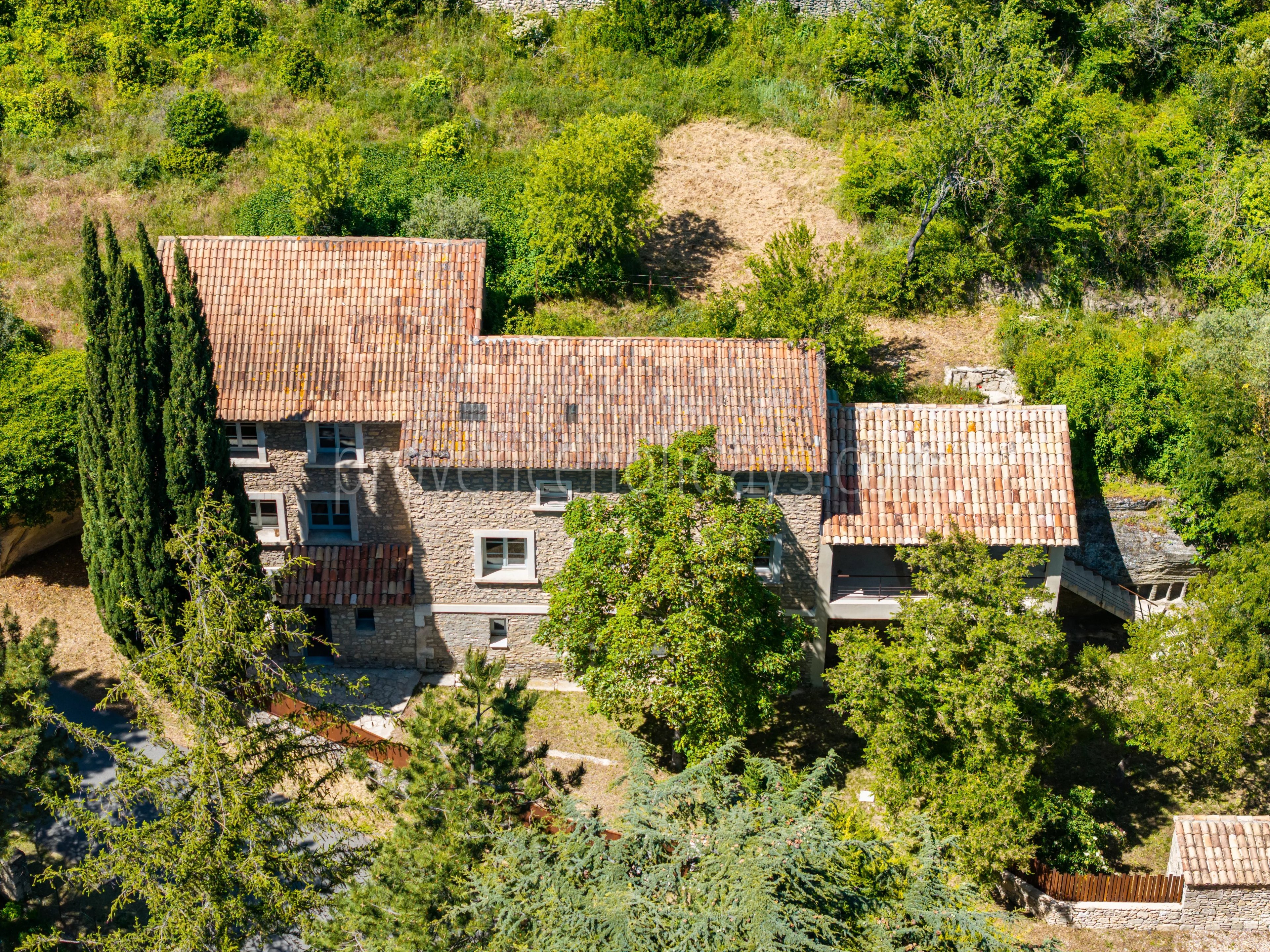 1 - Characterful house in Bonnieux: Villa: Exterior
