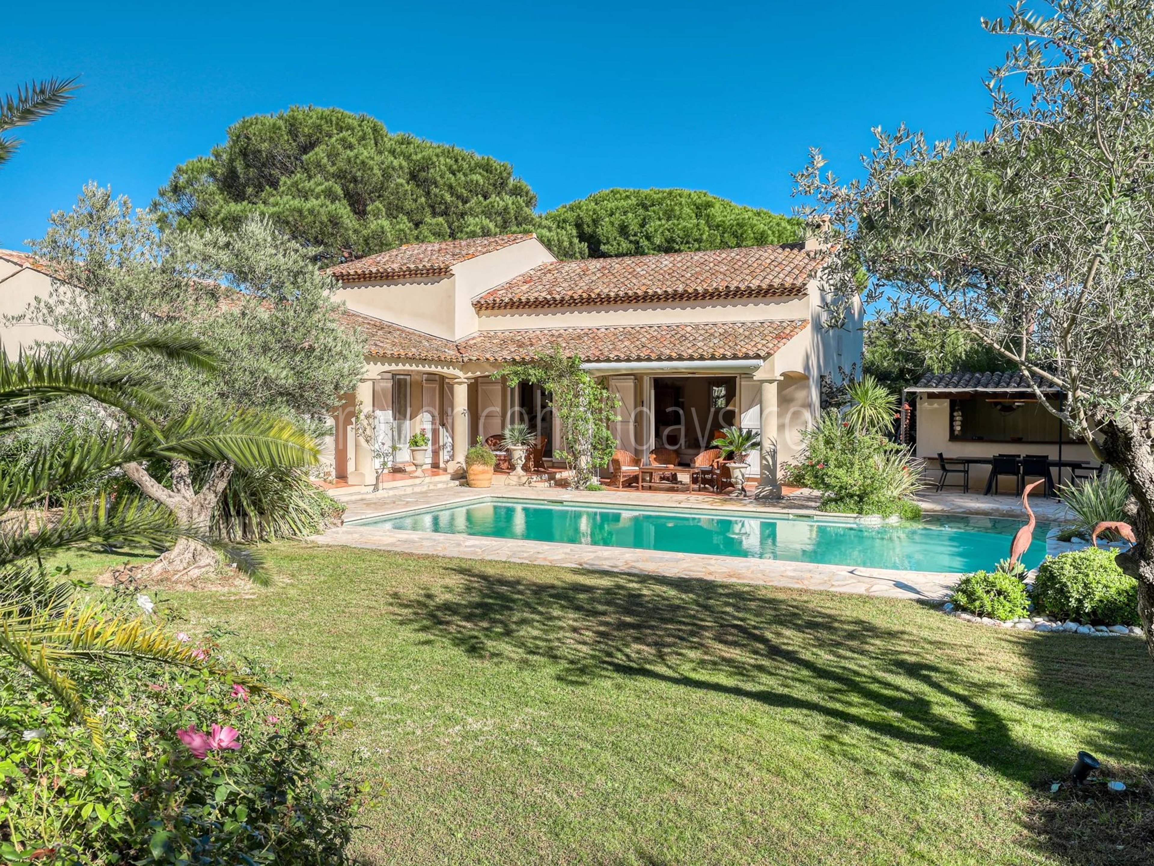 2 - Villa avec maison d’invités à Grimaud: Villa: Exterior