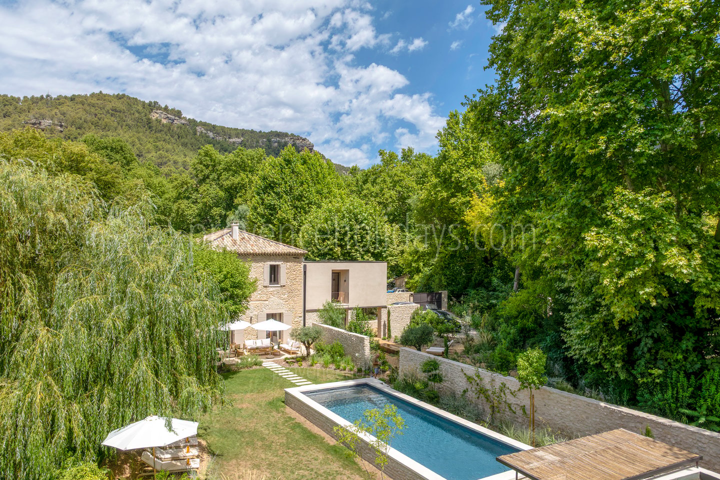 57 - Domaine de la Sorgue: Villa: Exterior