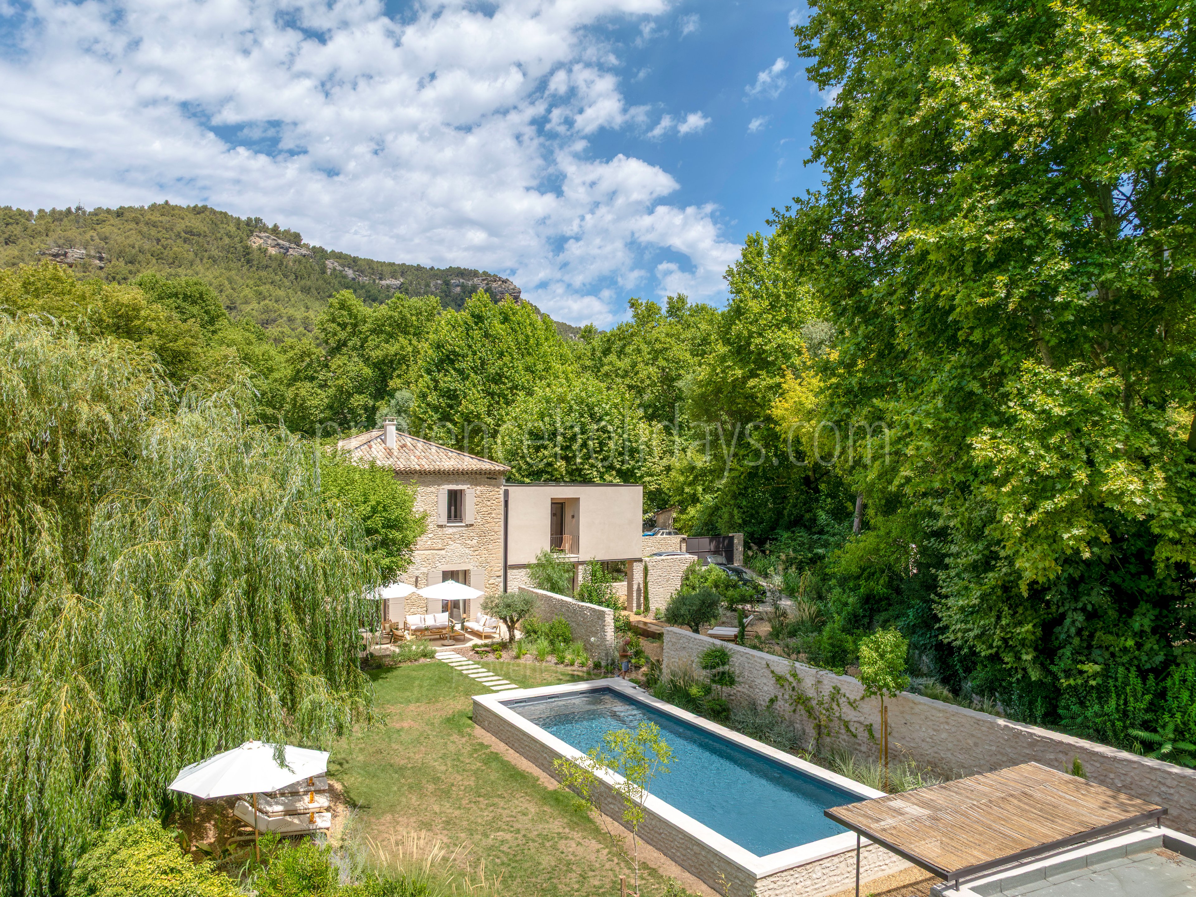 57 - Domaine de la Sorgue: Villa: Exterior