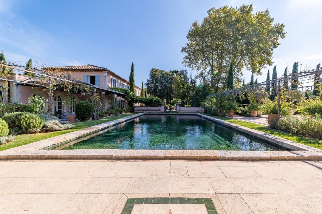 Exceptional property with historic character and modern comfort in Saint-Rémy-de-Provence - Swimming Pool
