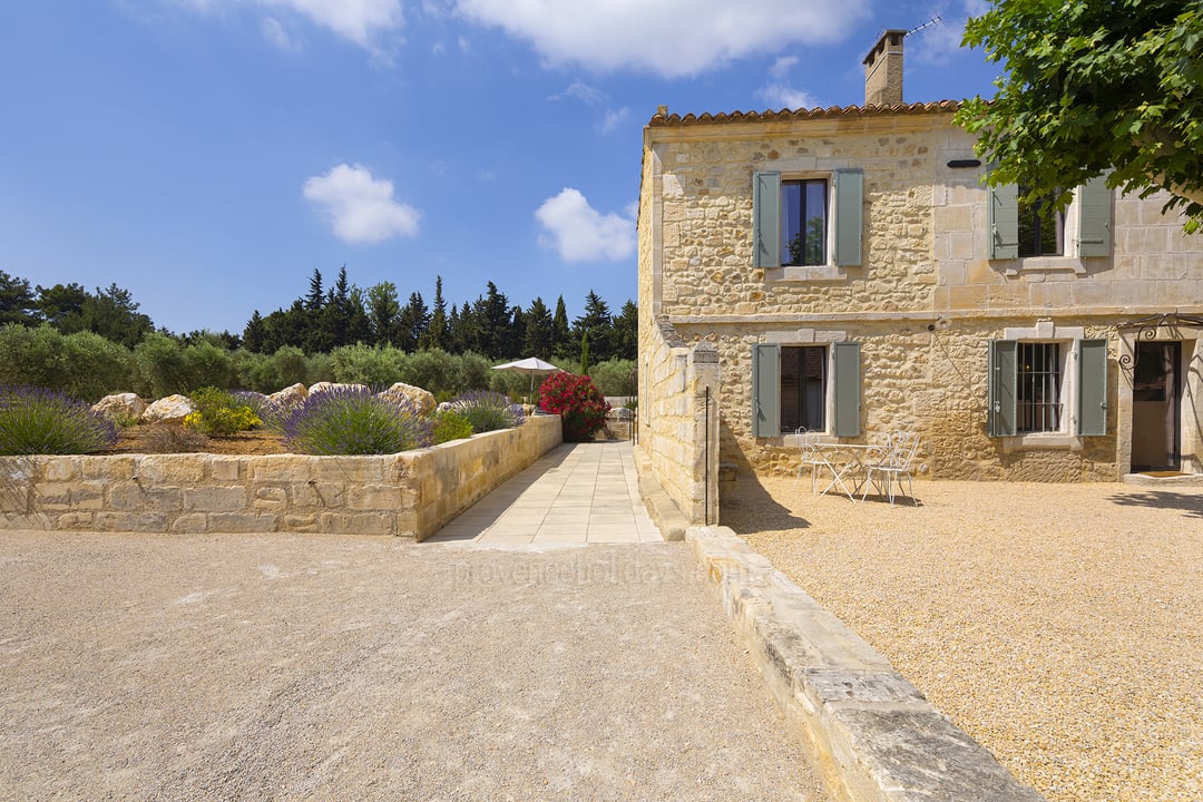 11 - Mas Alpilles: Villa: Exterior