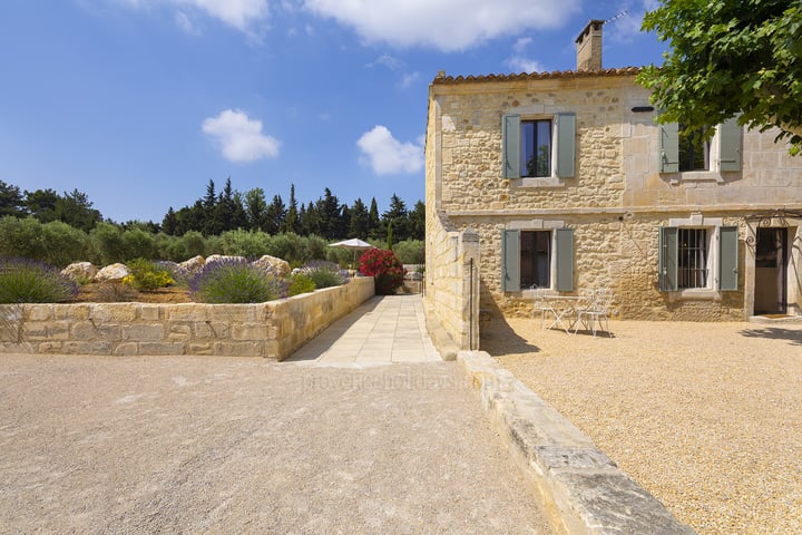 11 - Mas Alpilles: Villa: Exterior