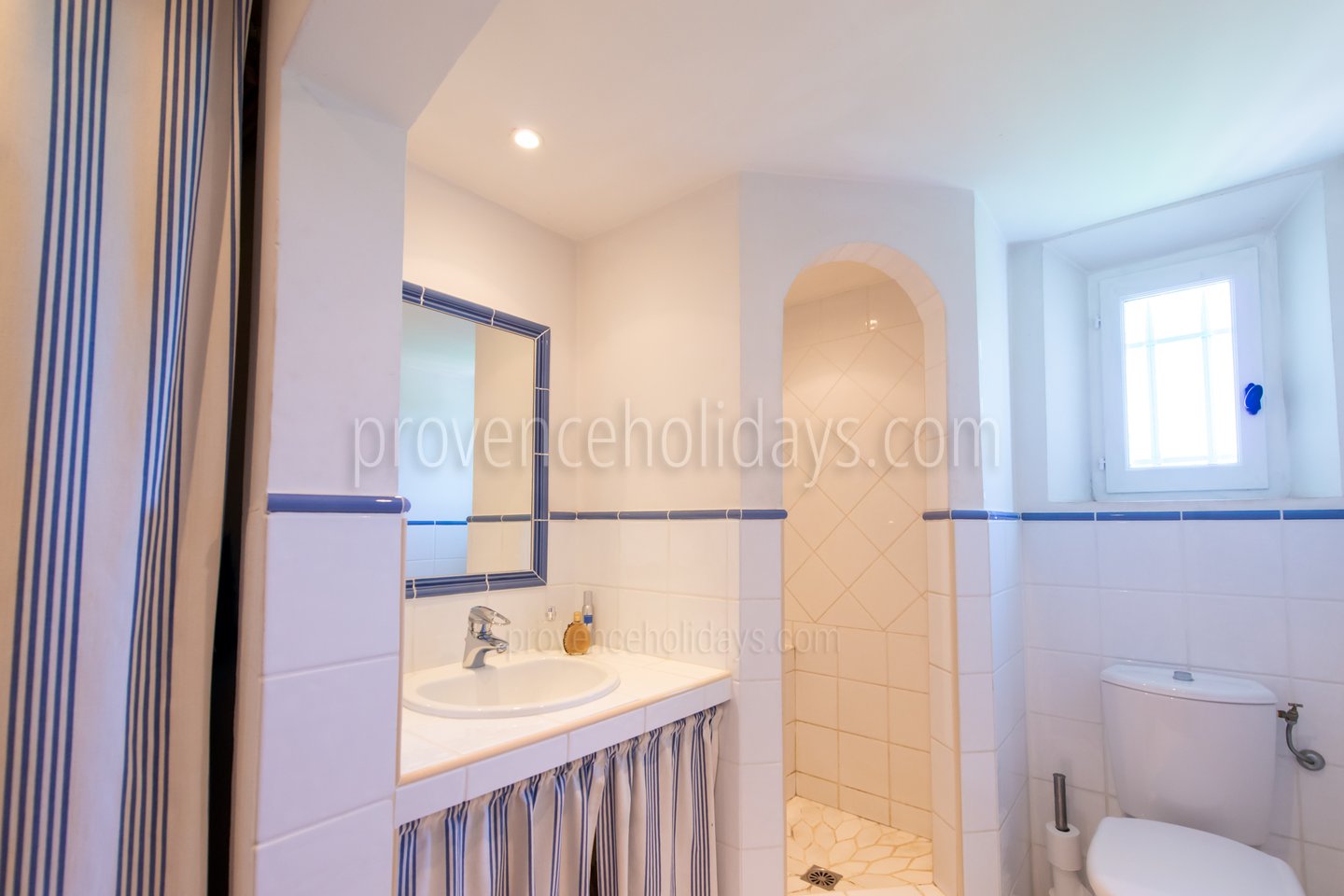 13 - Villa Maures: Villa: Bathroom