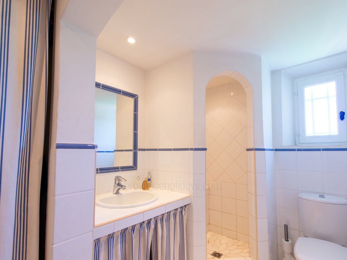 13 - Villa Maures: Villa: Bathroom