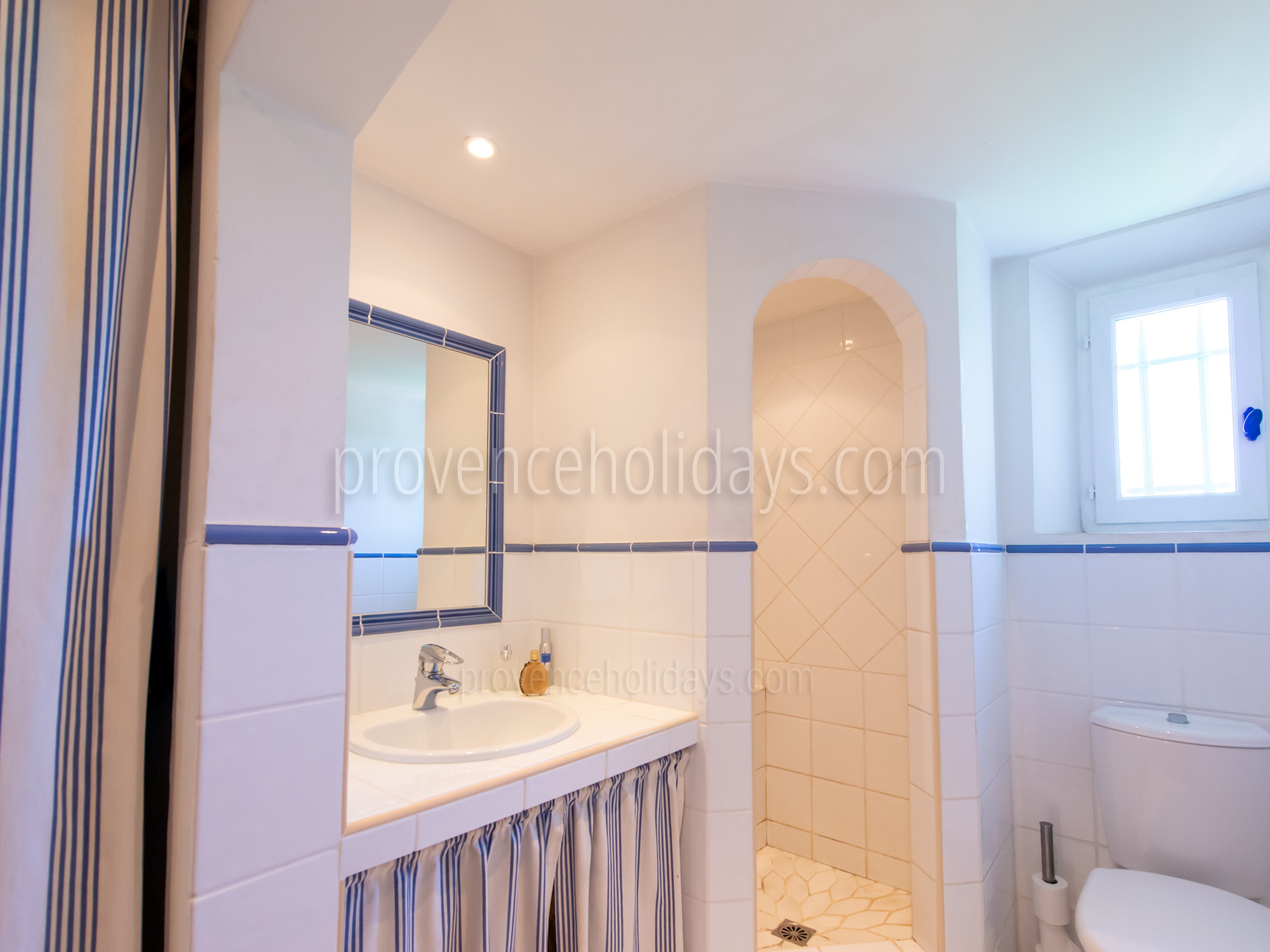 13 - Villa Maures: Villa: Bathroom