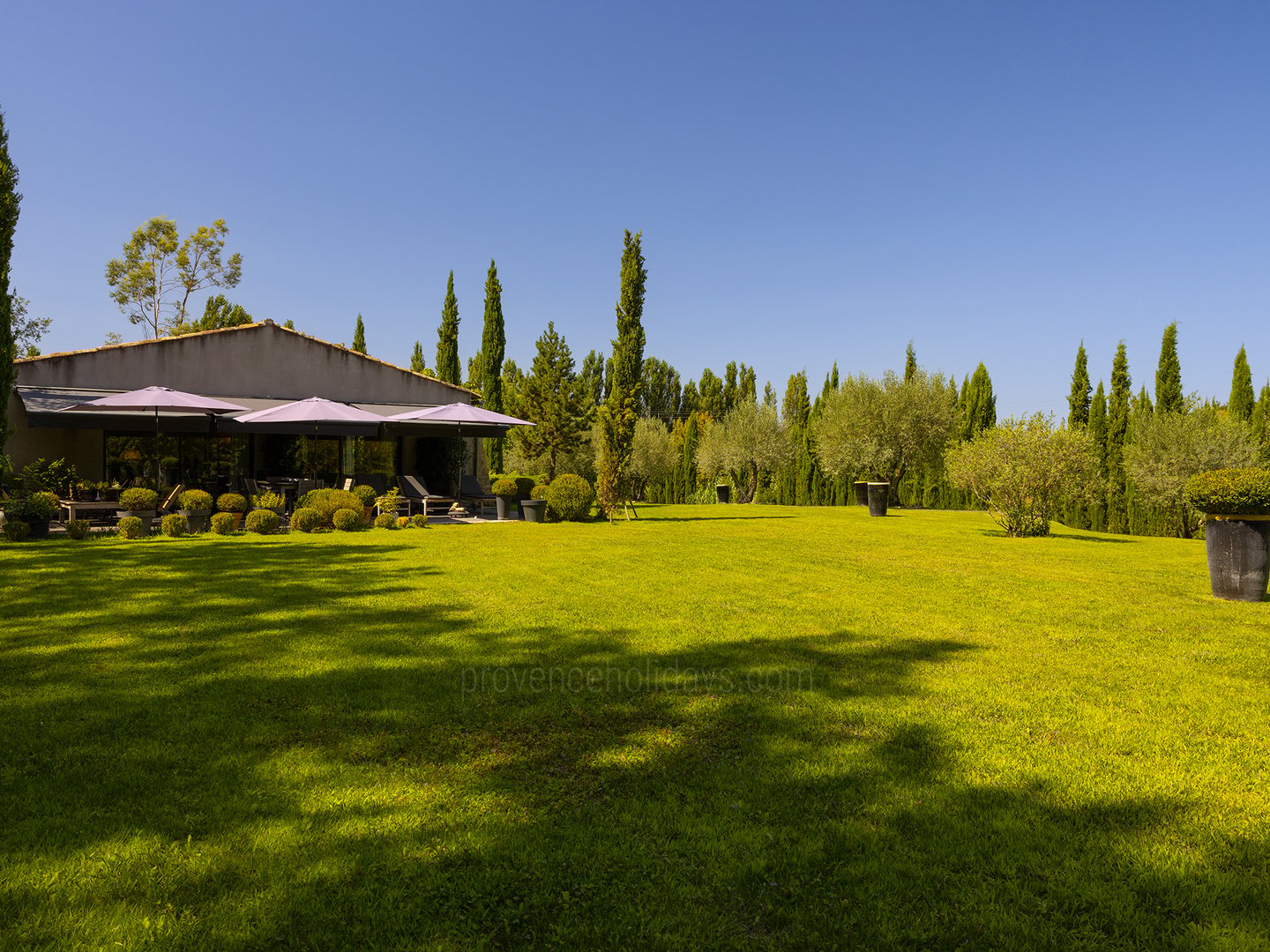 20 - Les Demeures du Luberon: Villa: Exterior