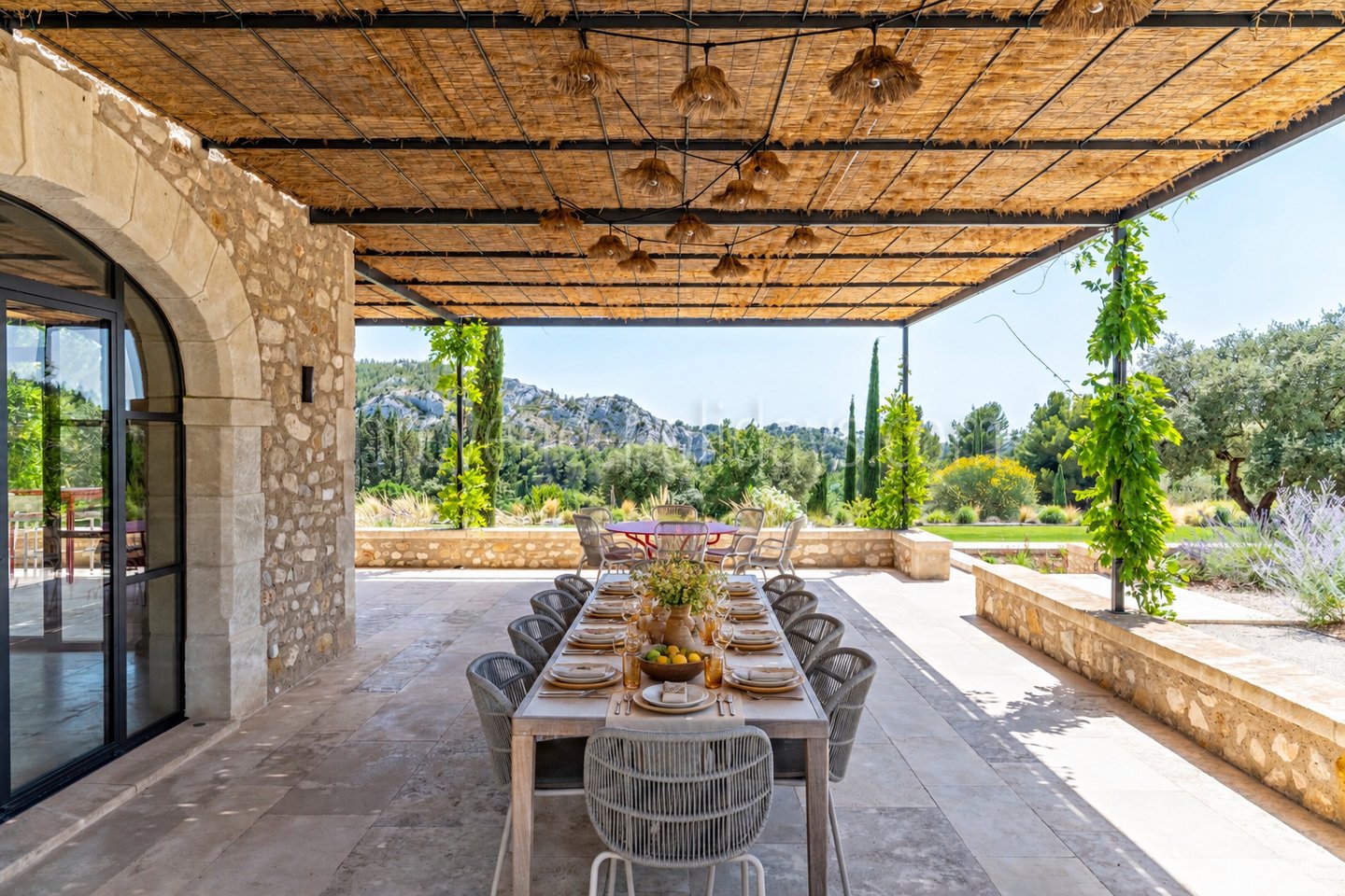 62 - Le Loup des Alpilles: Villa: Exterior