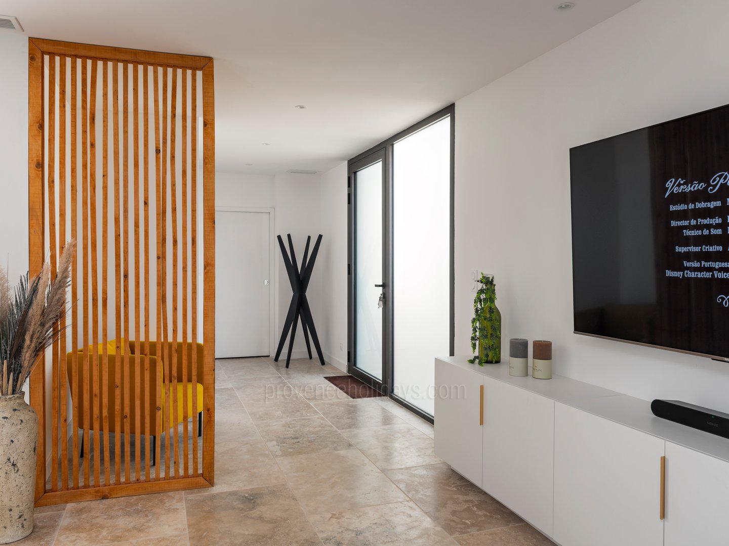 20 - Villa de Laval: Villa: Interior