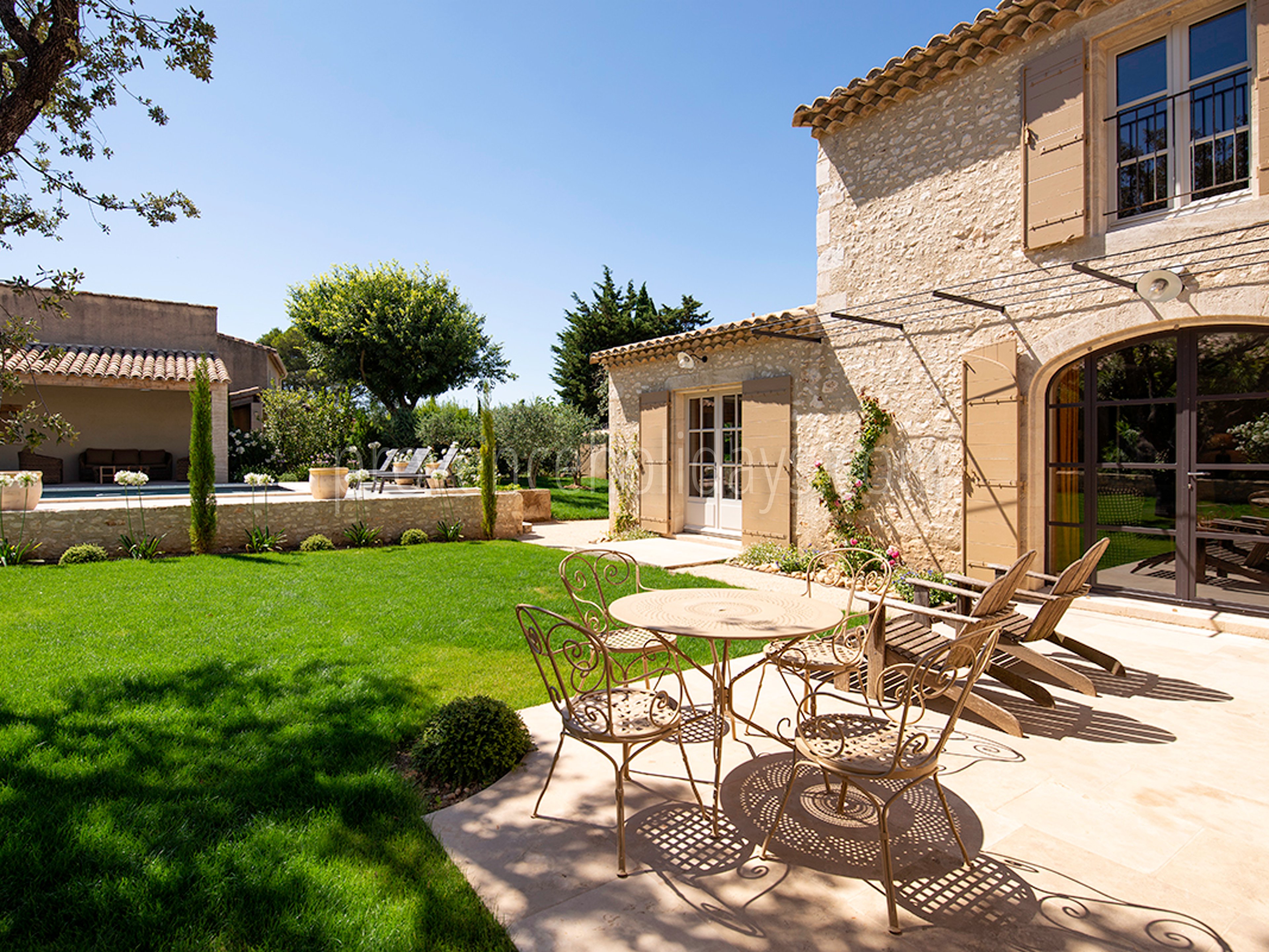 11 - Maison Eygalières: Villa: Exterior
