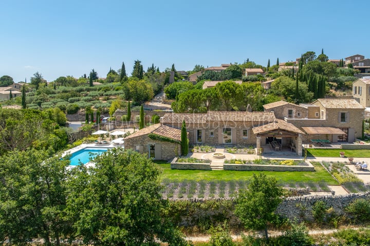 Luxurious countryside escape near Gordes