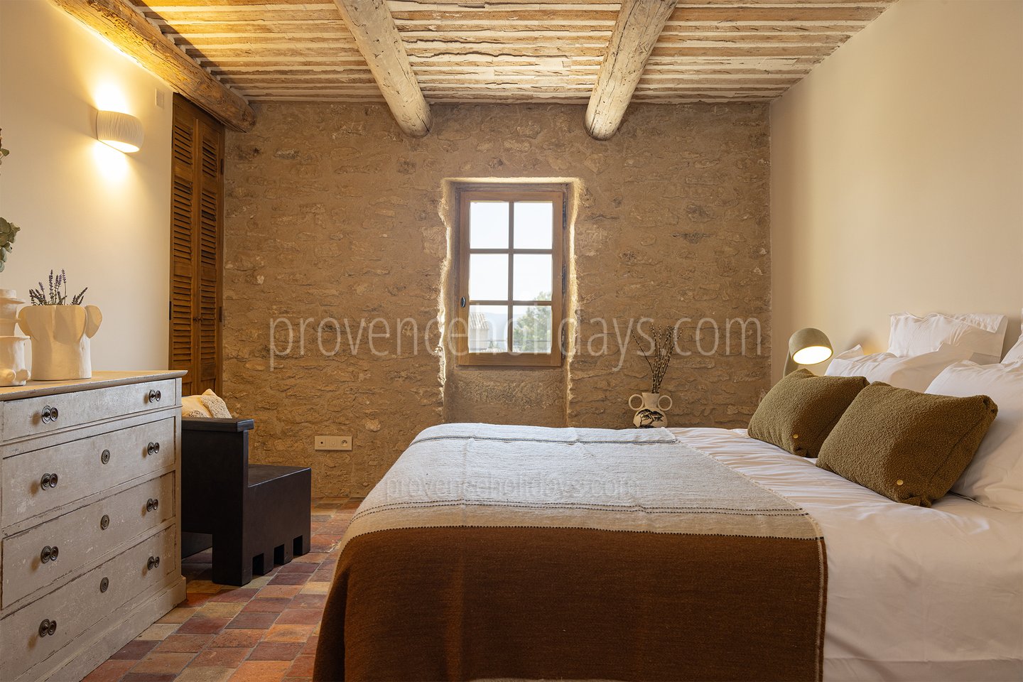 25 - Mas du Rocher: Villa: Bedroom
