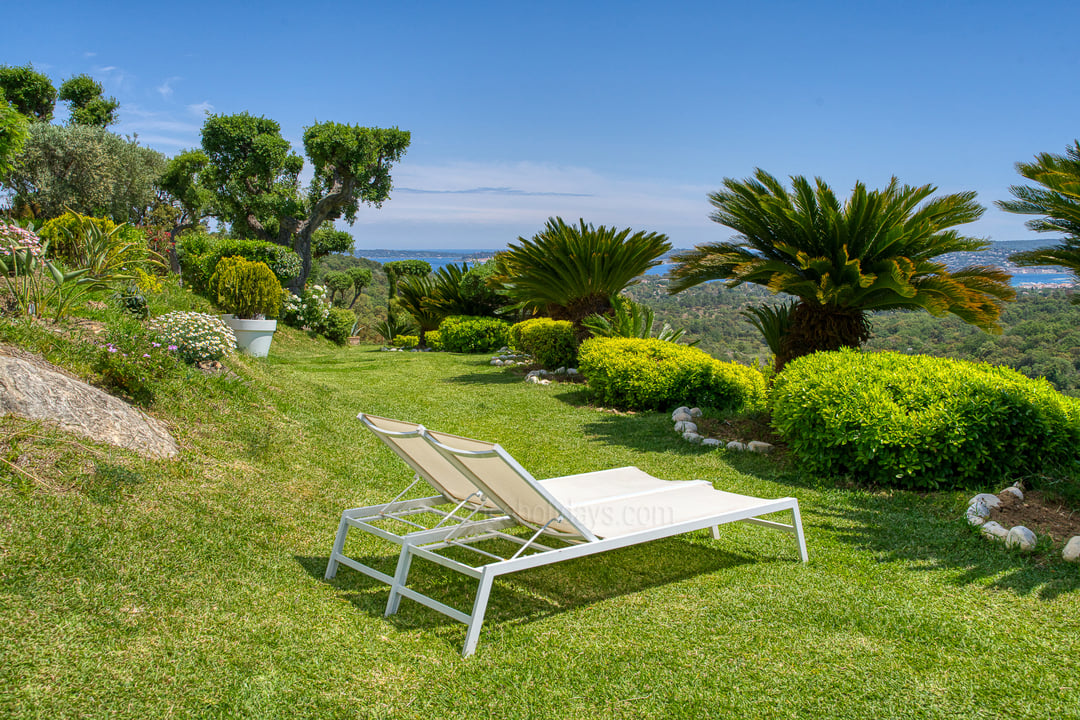 16 - Mistral Serene: Villa: Exterior
