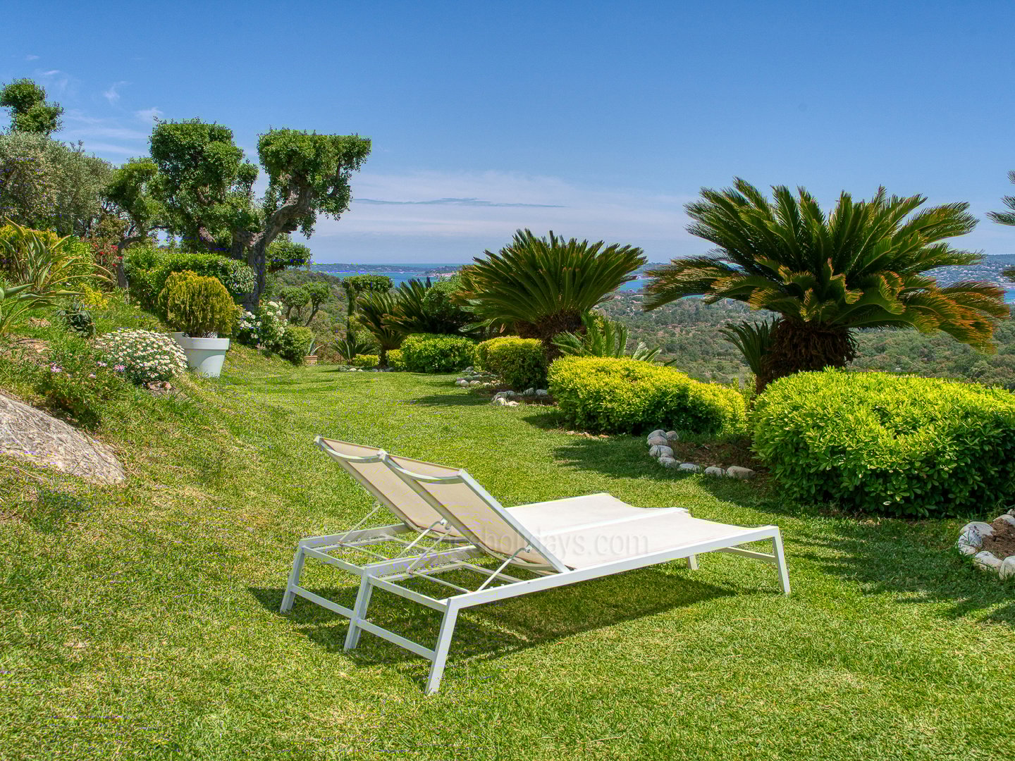 16 - Mistral Serene: Villa: Exterior