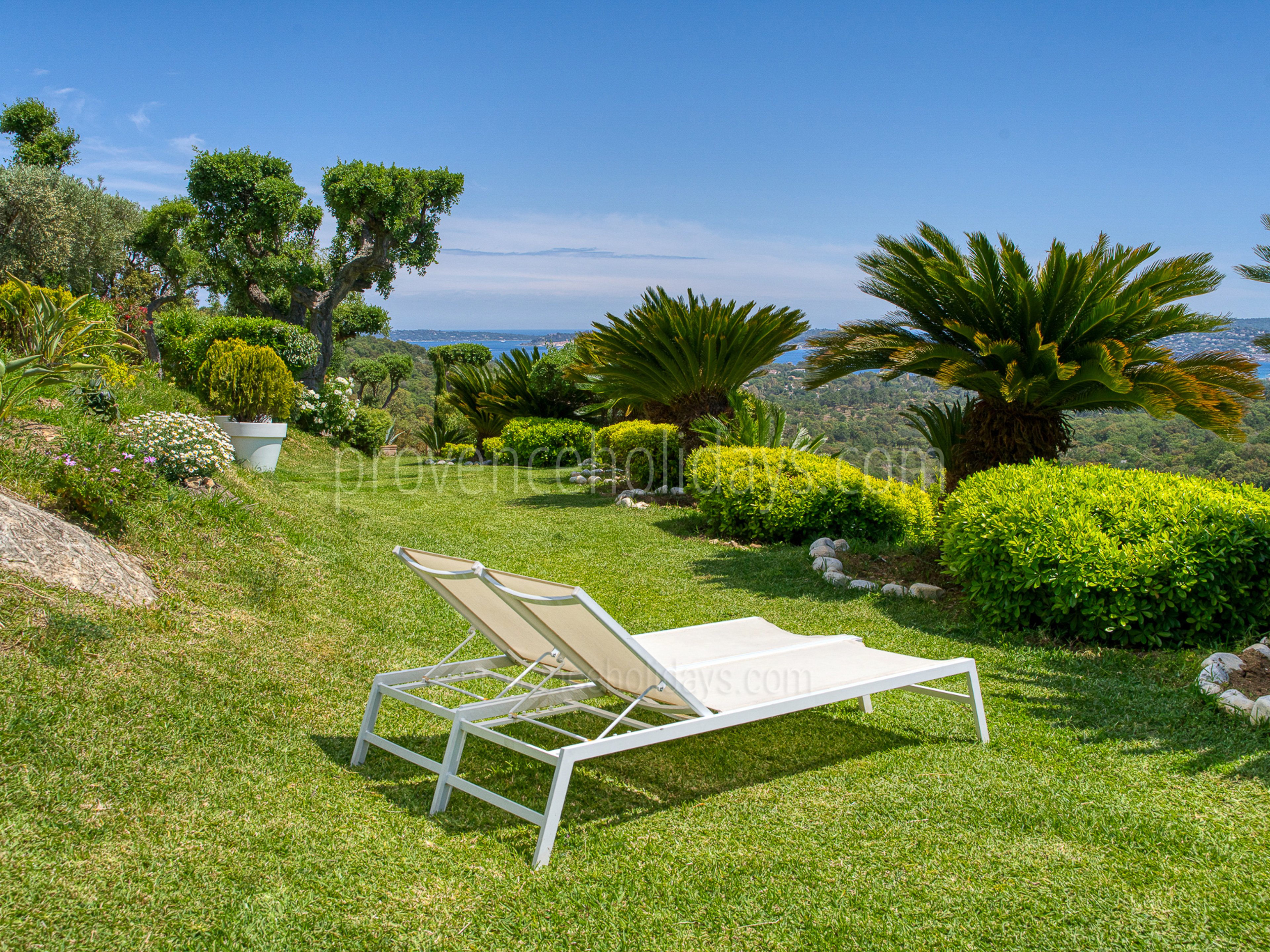 16 - Mistral Serene: Villa: Exterior