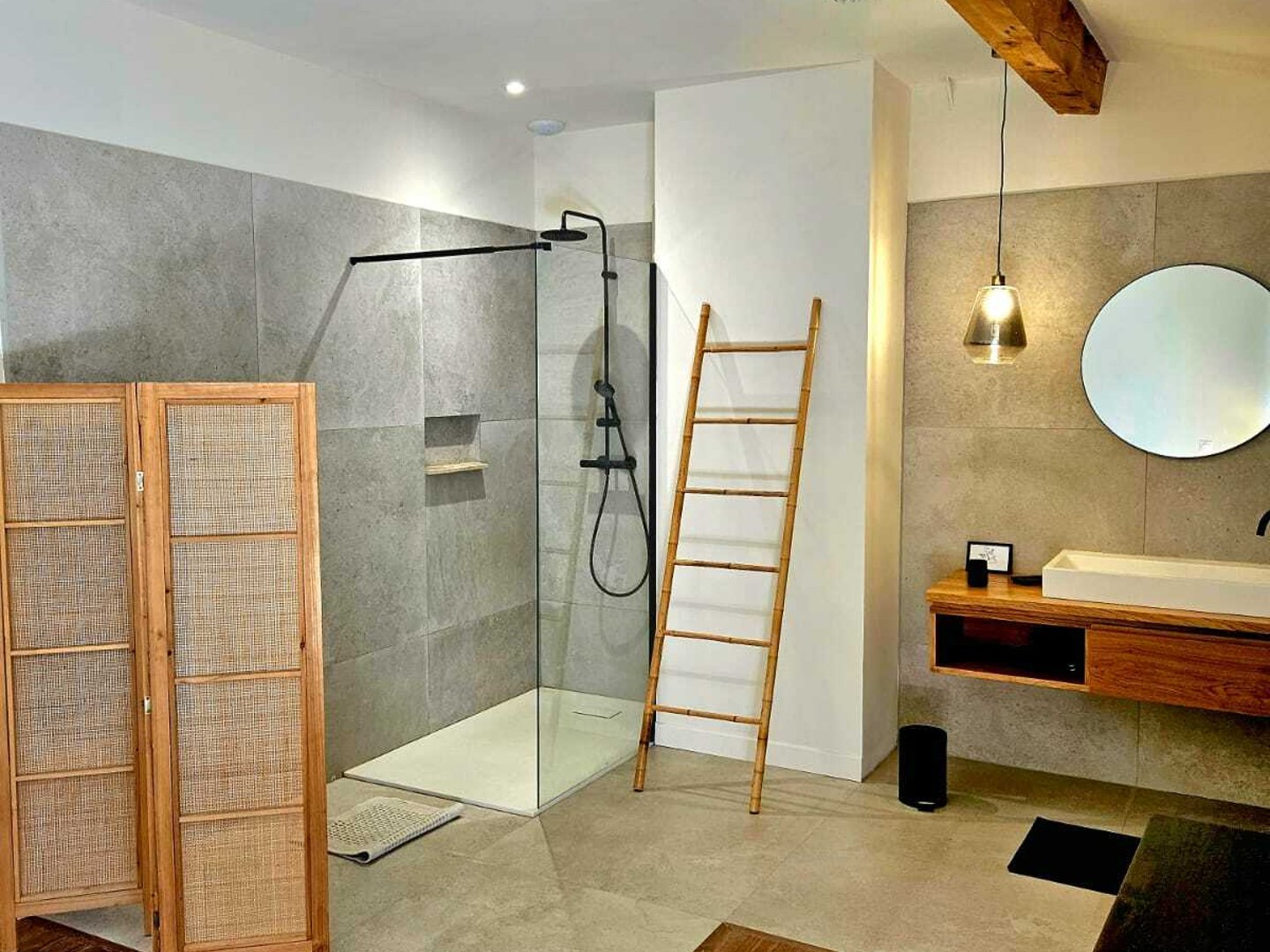 20 - Mas des Roches: Villa: Bathroom