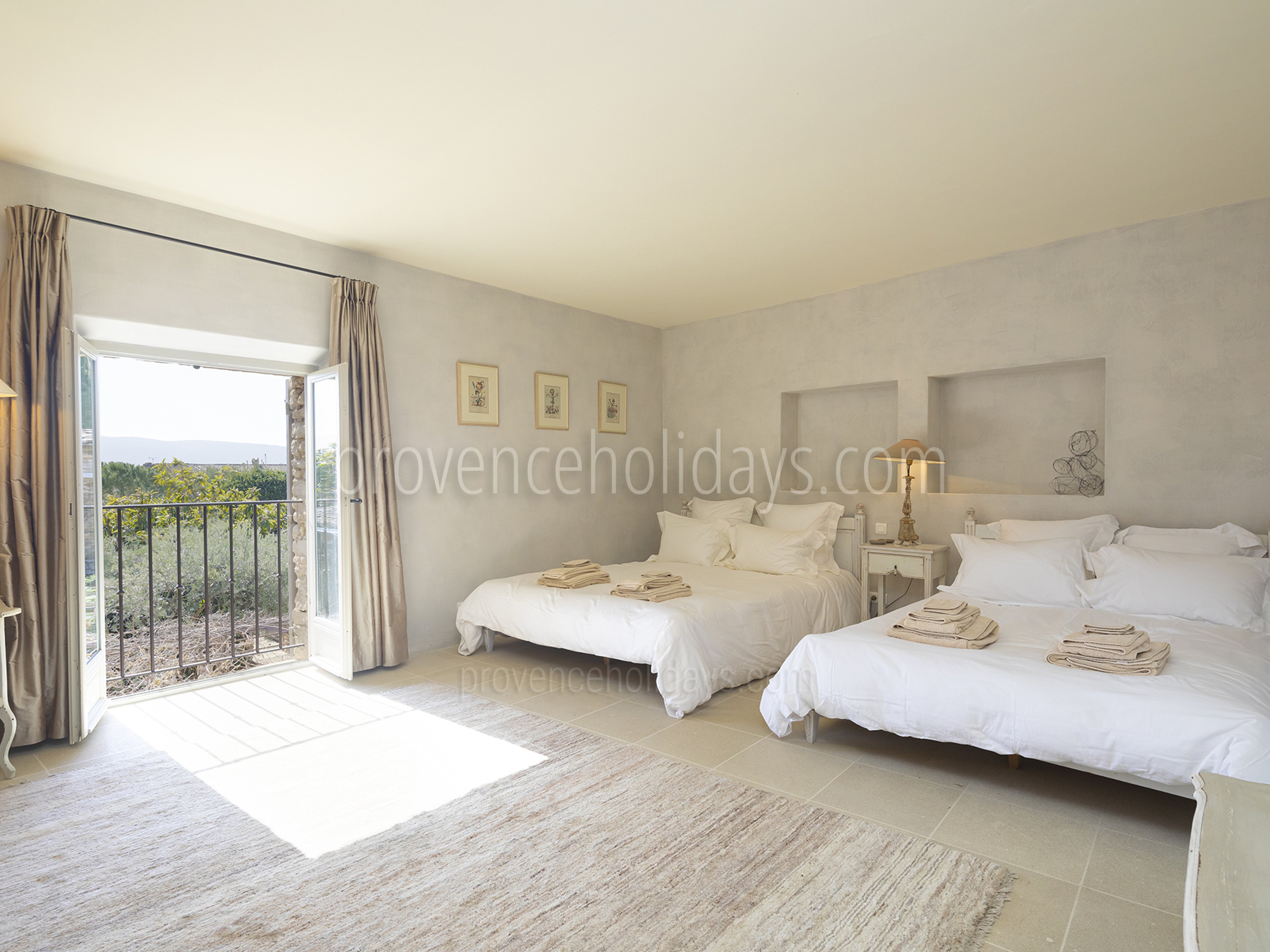 17 - Mas Cabrières-d\'Avignon: Villa: Bedroom