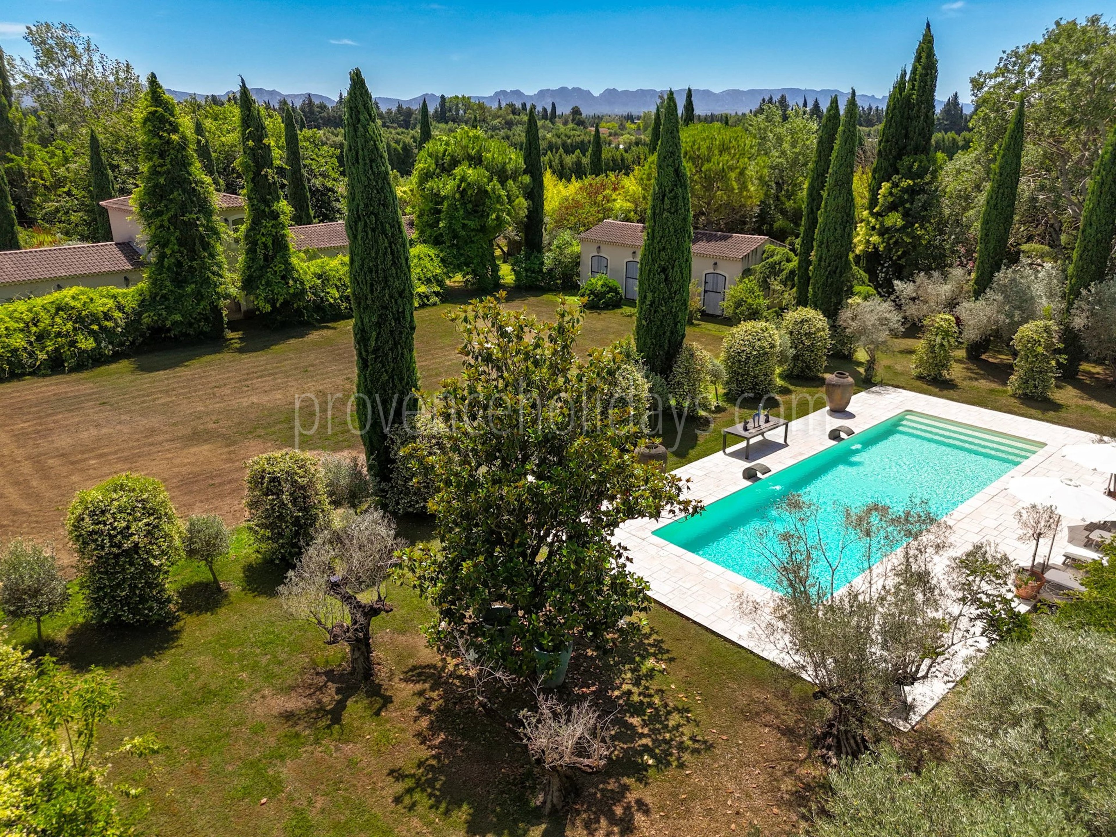 9 - Stone estate in Eygalières: Villa: Pool