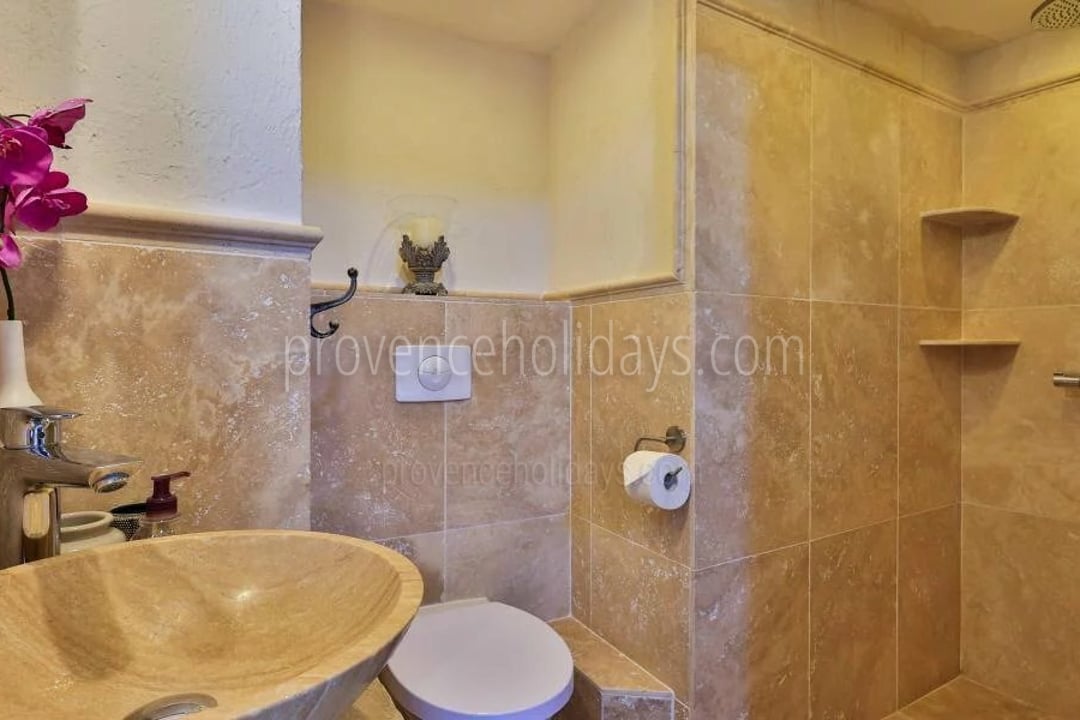 8 - Hameau des Sarments: Villa: Bathroom