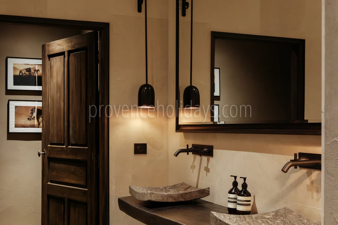 23 - Mas de Maussane: Villa: Bathroom