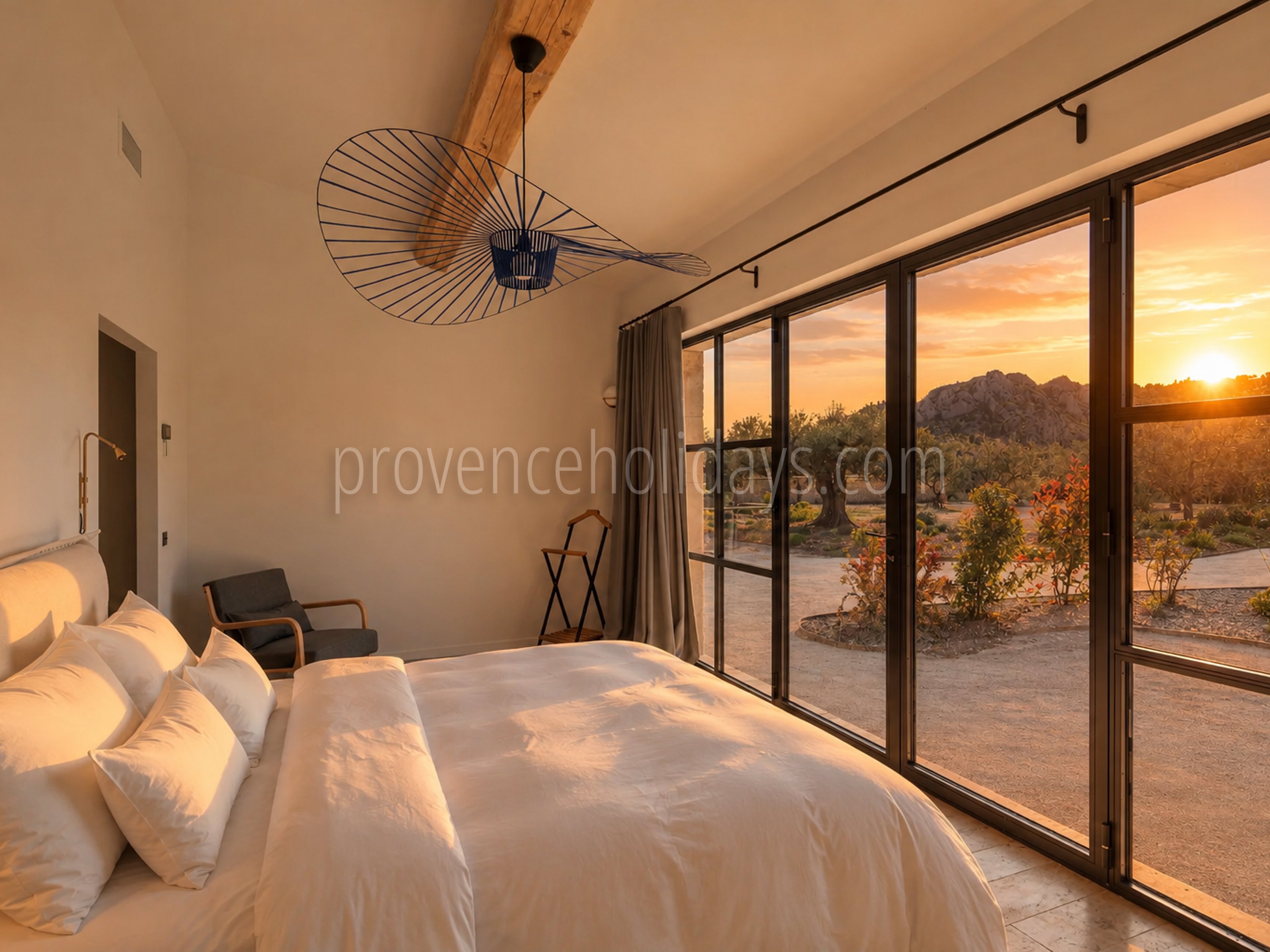 80 - Le Loup des Alpilles: Villa: Bedroom