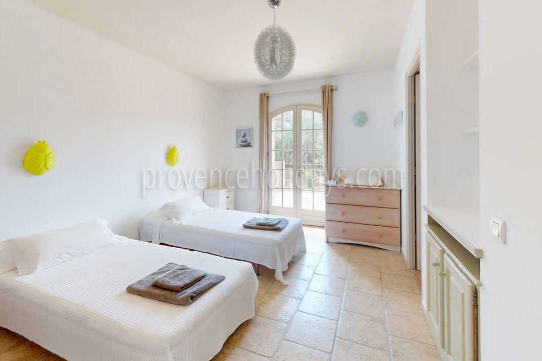 24 - Villa au cœur des vignes à Grimaud: Villa: Bedroom