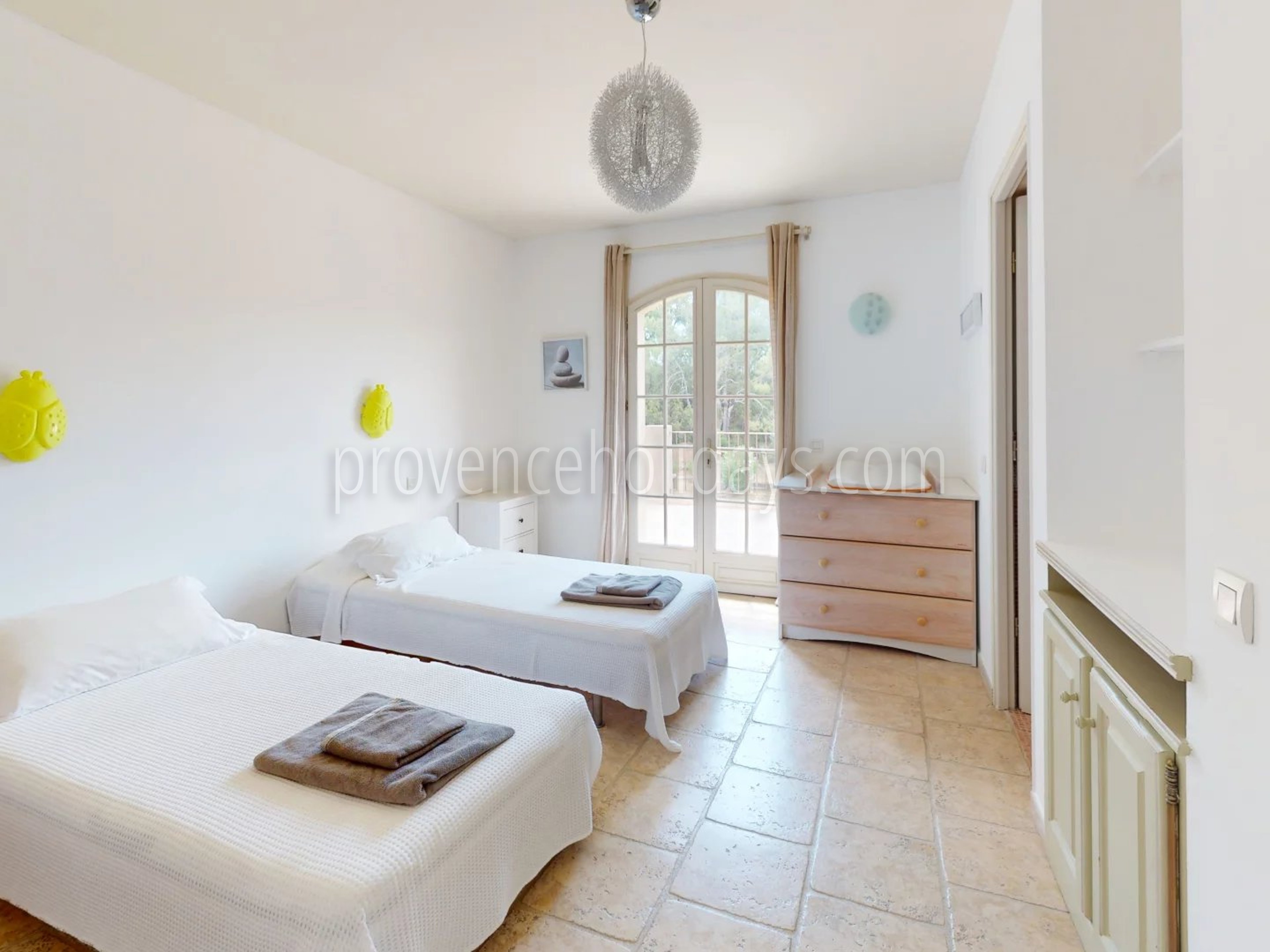 24 - Villa au cœur des vignes à Grimaud: Villa: Bedroom