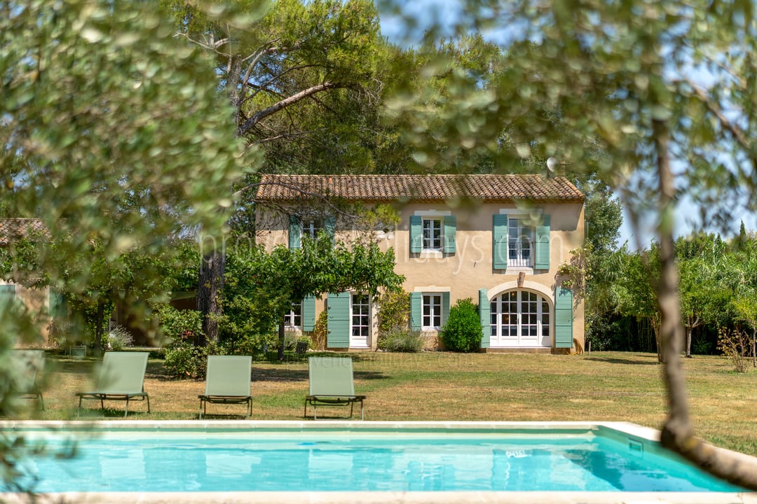 Enchanting cottage with a pool in Saint-Rémy-de-Provence