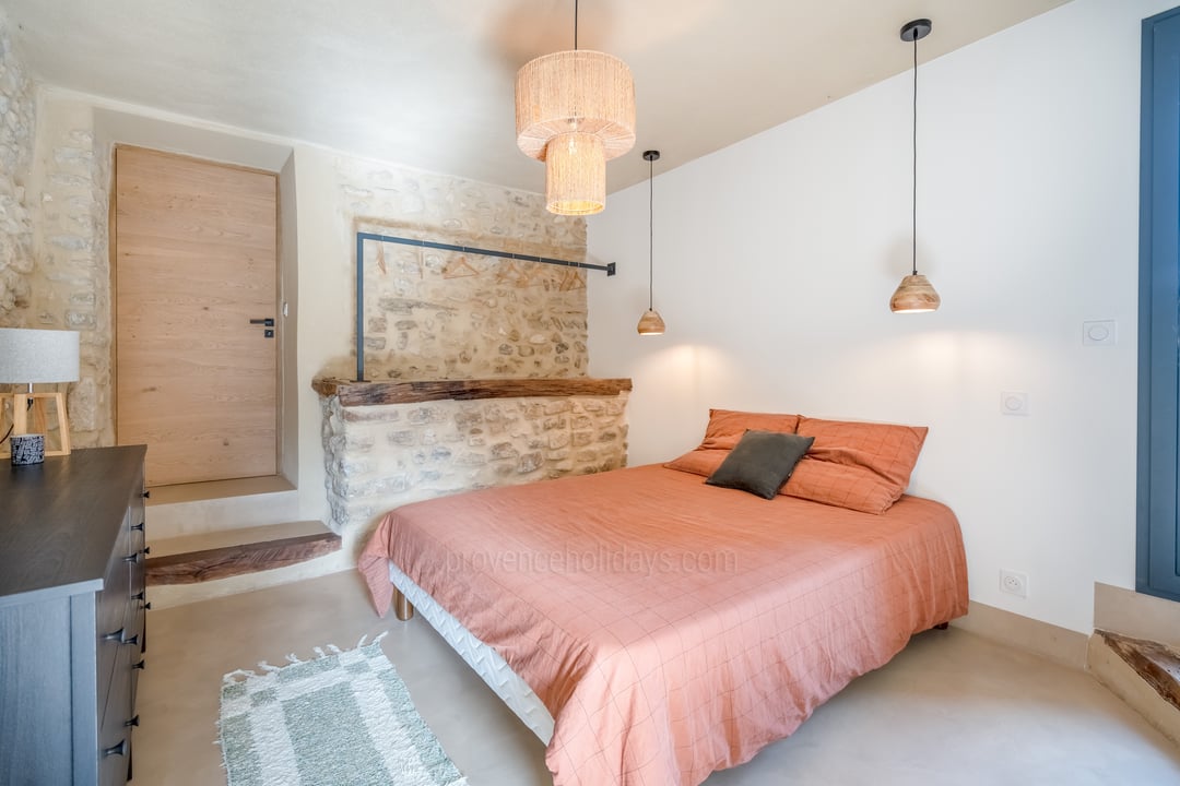 27 - Mas de Seguret: Villa: Bedroom