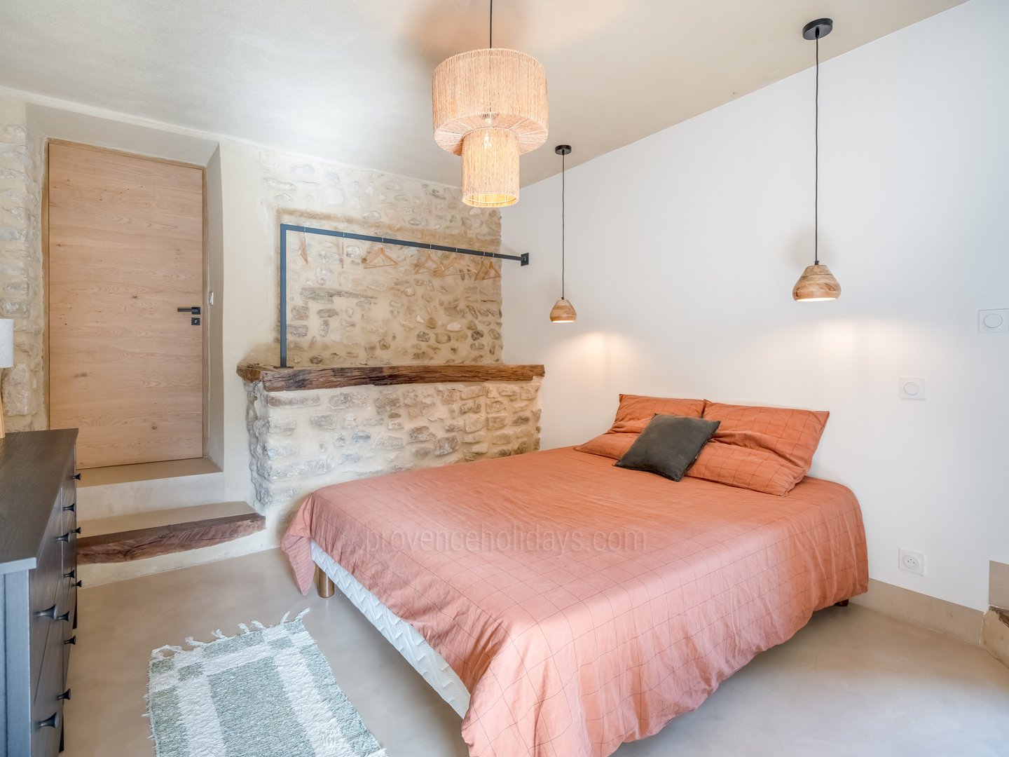27 - Mas de Seguret: Villa: Bedroom