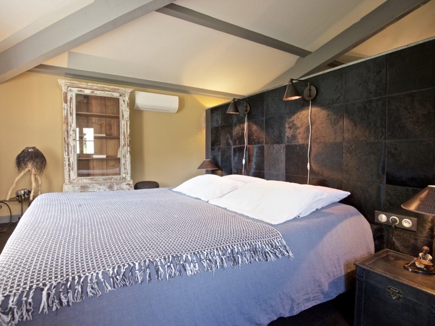 42 - La Maison des Alpilles: Villa: Bedroom