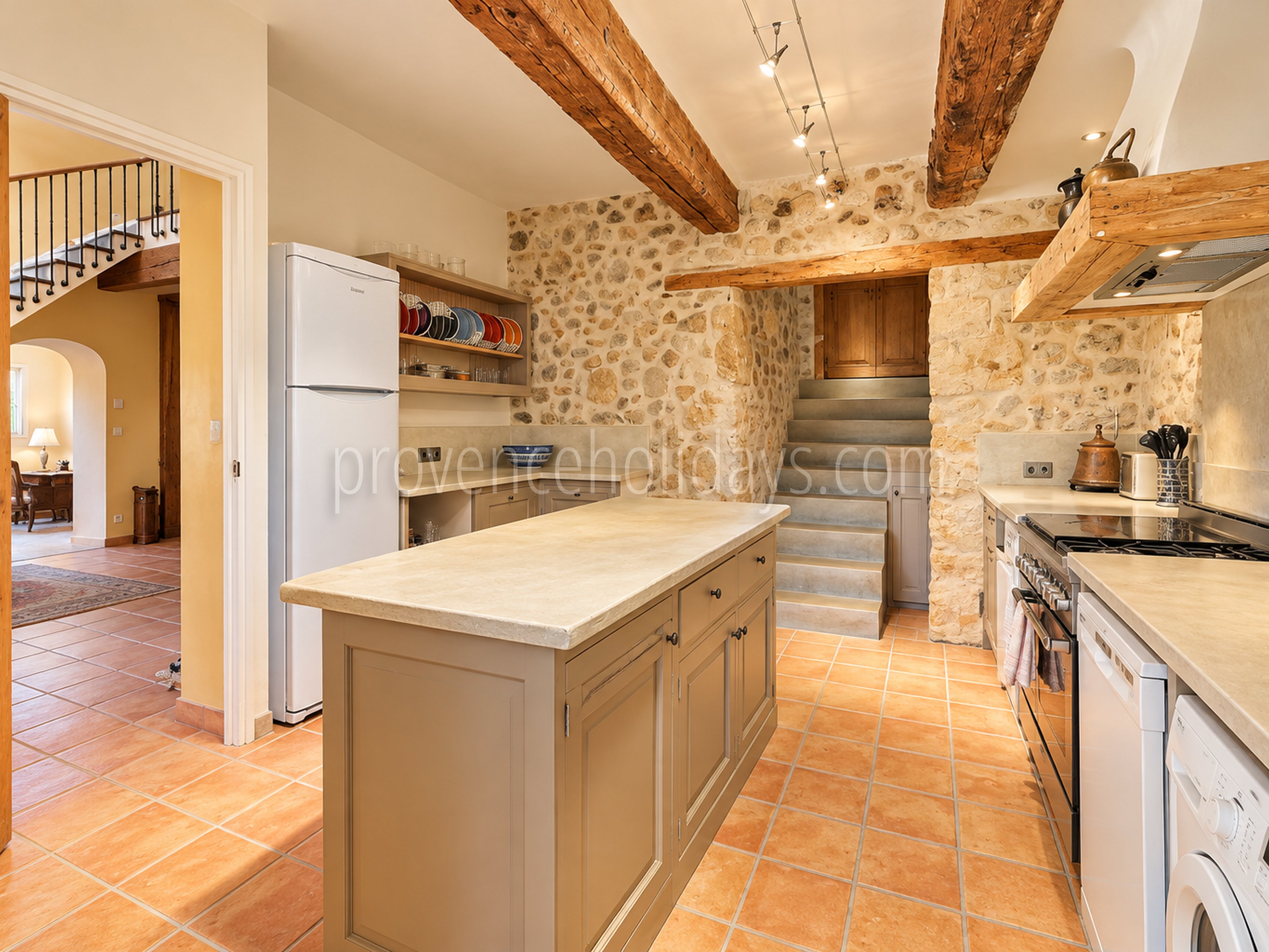 11 - Farmhouse with outbuildings in Lambesc: Villa: Interior