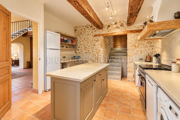 11 - Farmhouse with outbuildings in Lambesc: Villa: Interior
