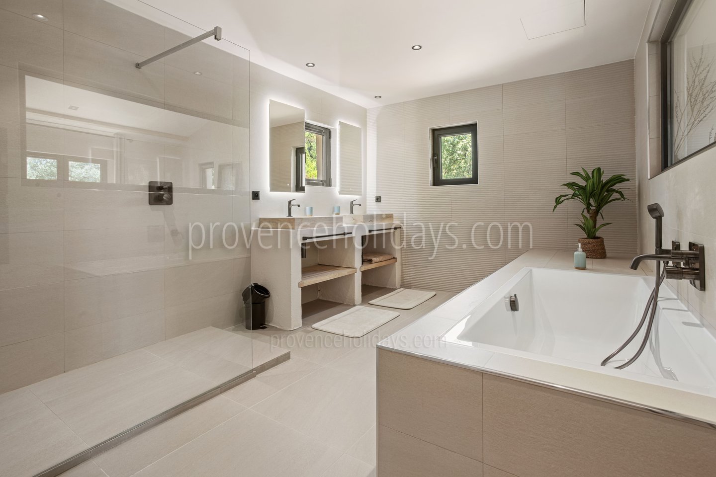 6 - Villa Caume: Villa: Bathroom