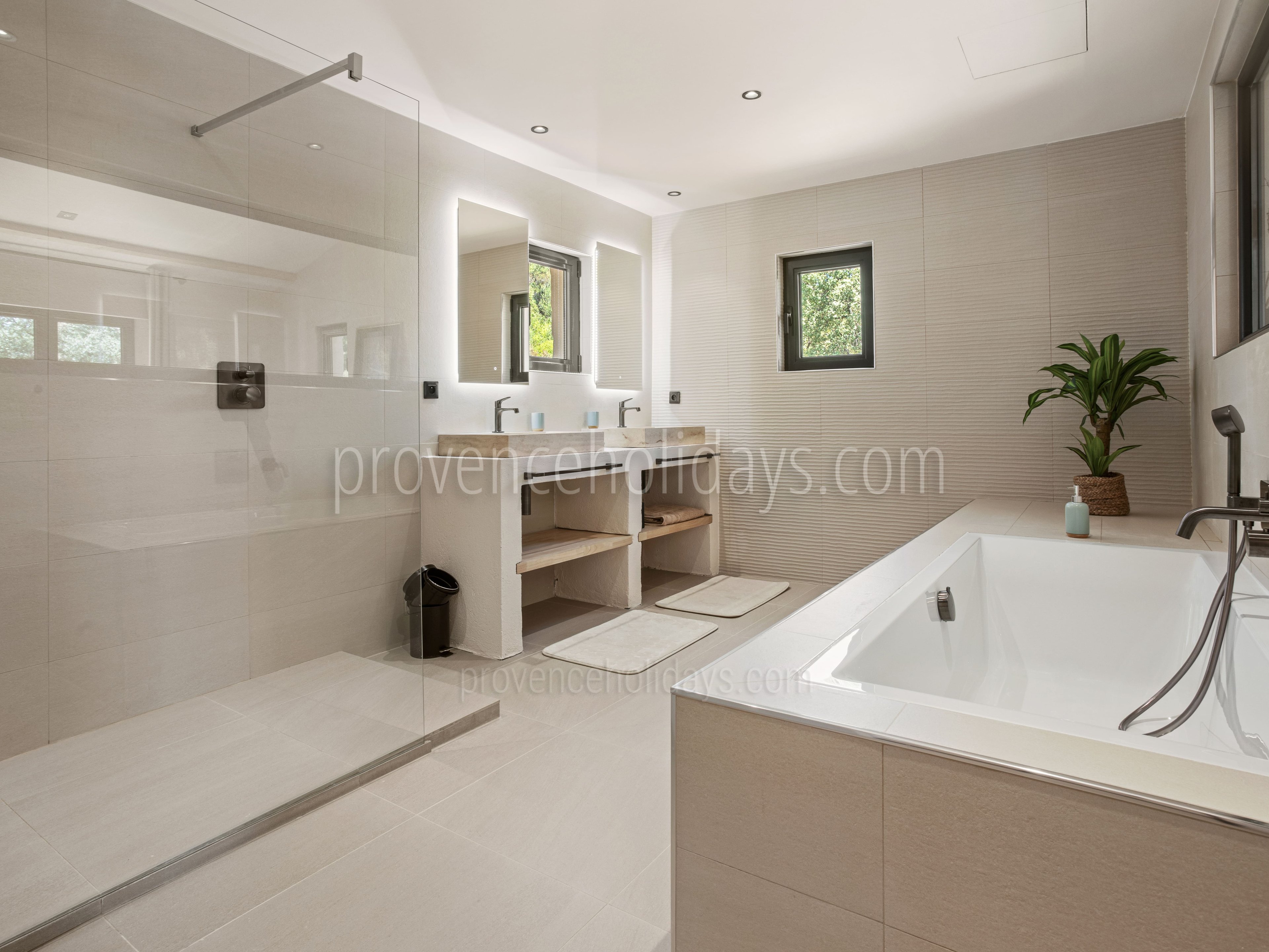 6 - Villa Caume: Villa: Bathroom