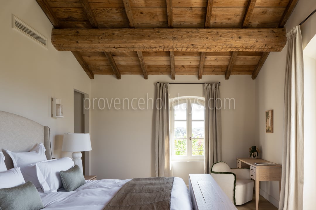39 - Mas Chabaud: Villa: Bedroom