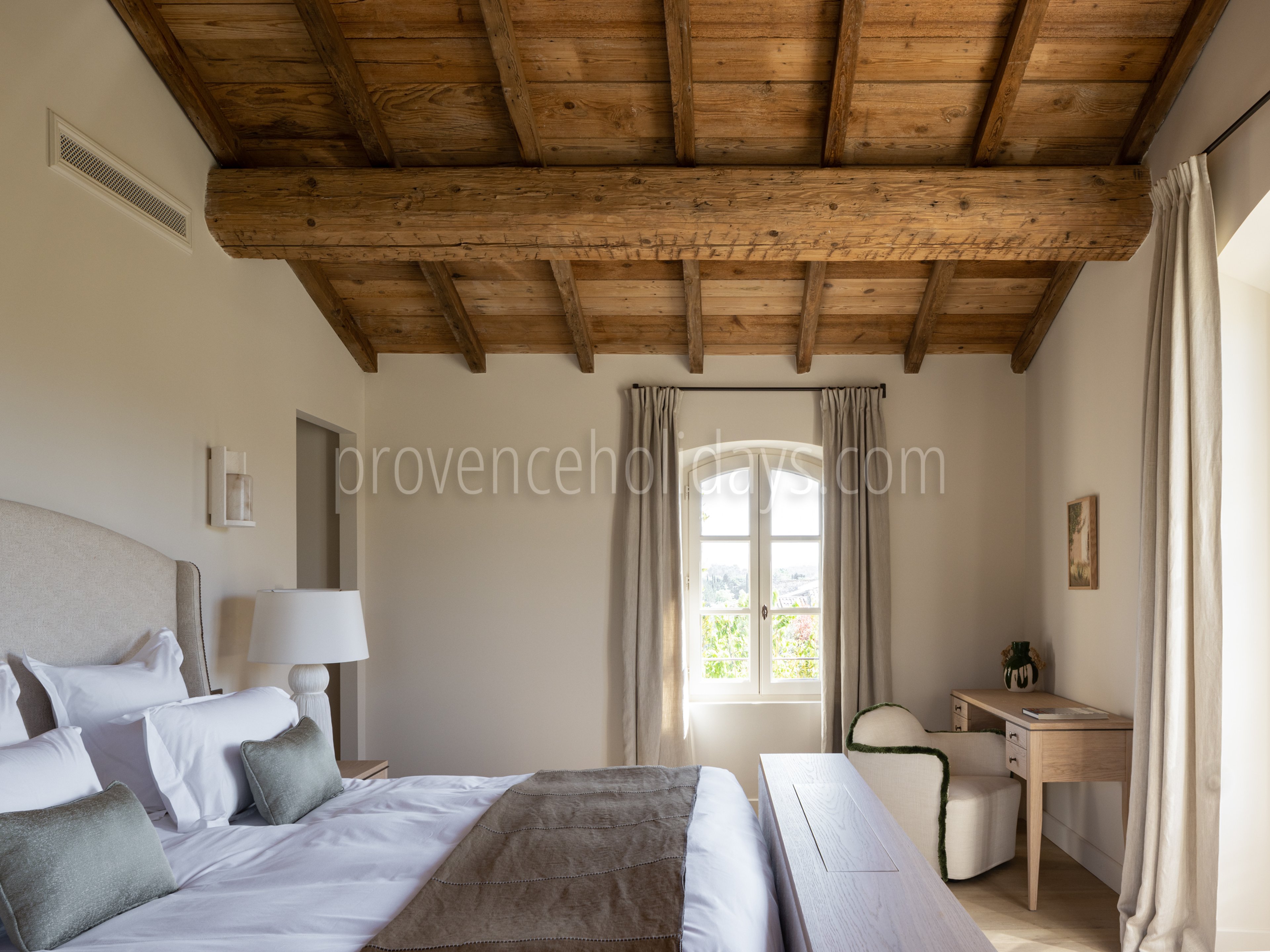 39 - Mas Chabaud: Villa: Bedroom