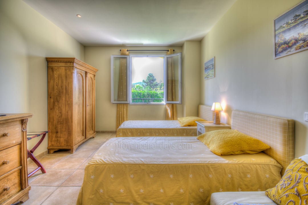 28 - Chez Alare: Villa: Bedroom