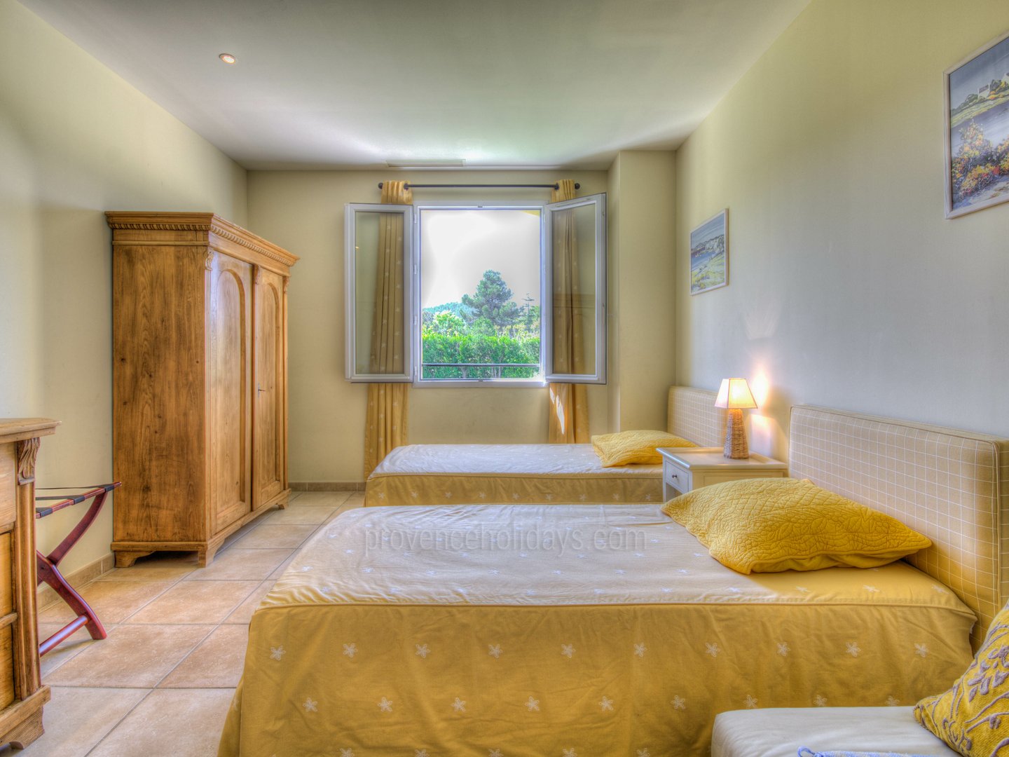 28 - Chez Alare: Villa: Bedroom