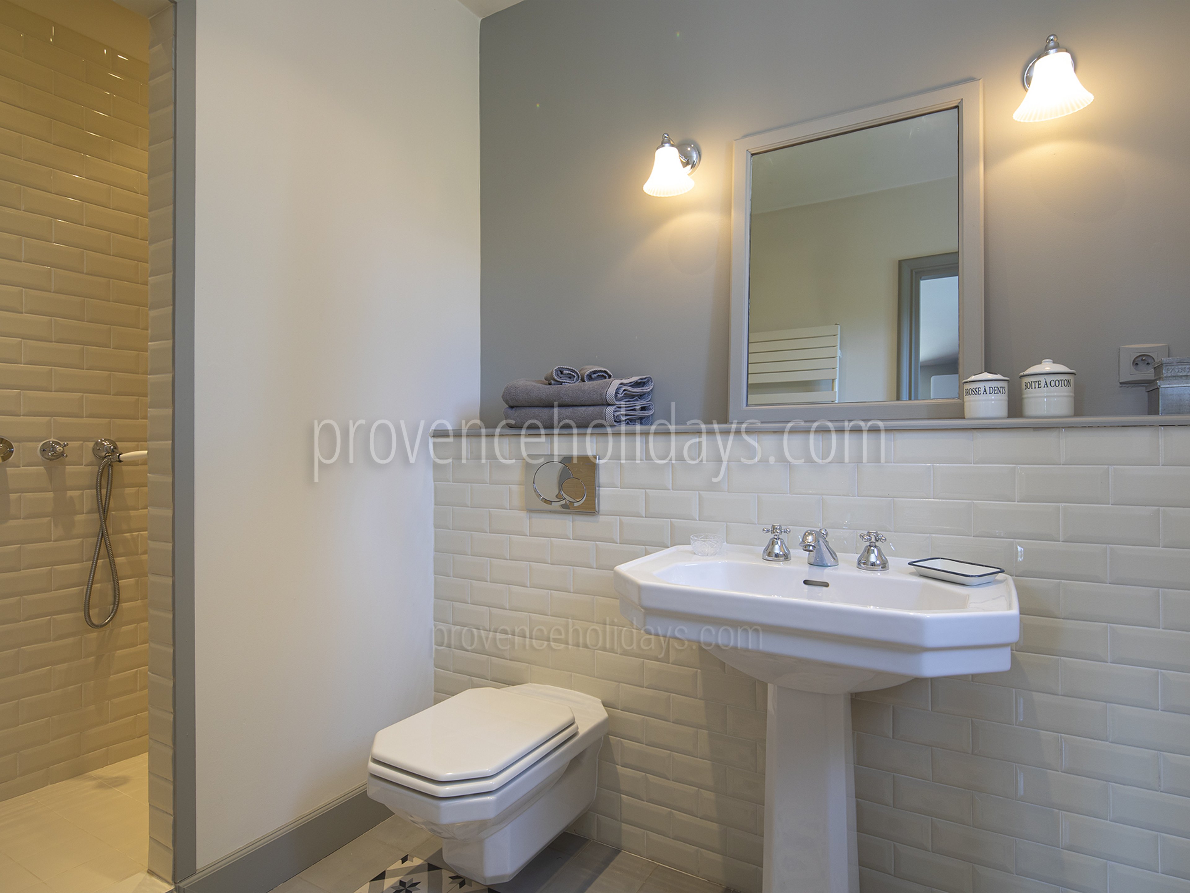 84 - Mas des Étoiles: Villa: Bathroom