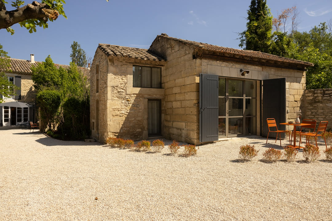 16 - Maison des Alpilles: Villa: Exterior