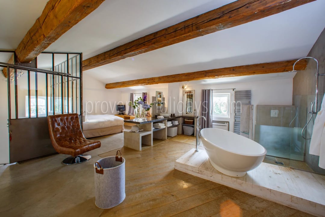 14 - Stone bastide with pool in Bonnieux: Villa: Interior