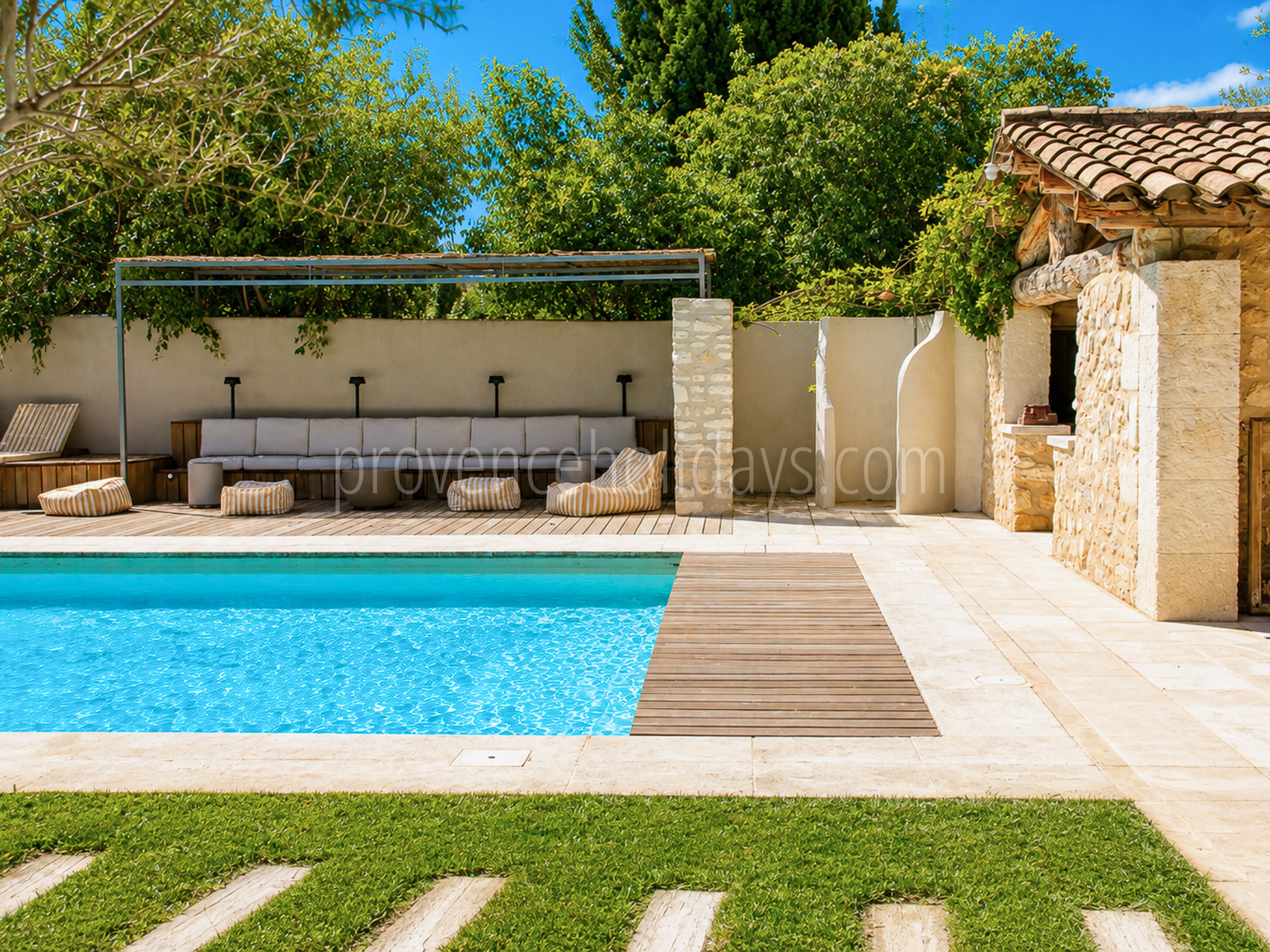 11 - Mas rénové à pied d\'Eygalières: Villa: Pool