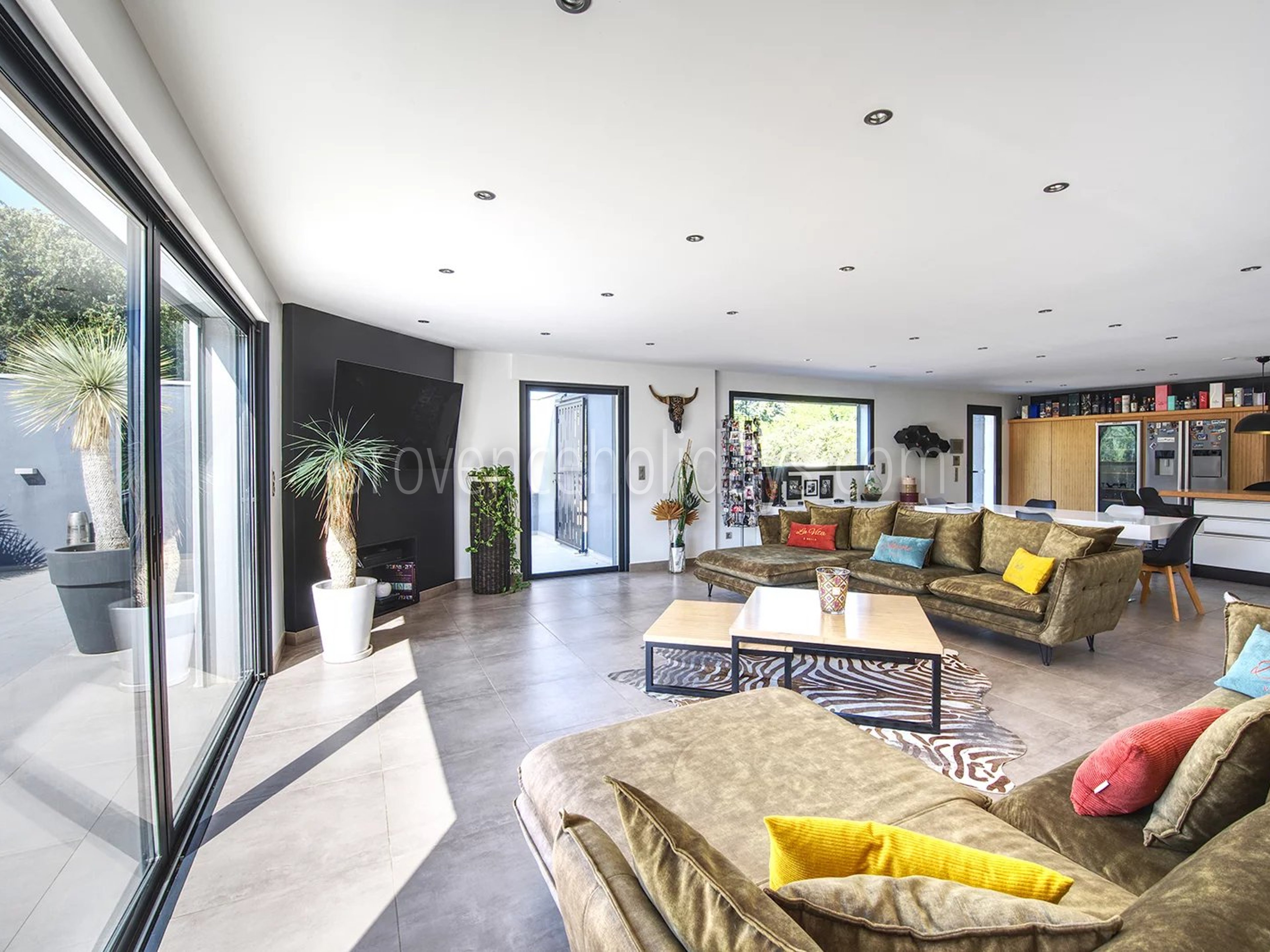 29 - House with pool house in Eyguières: Villa: Interior
