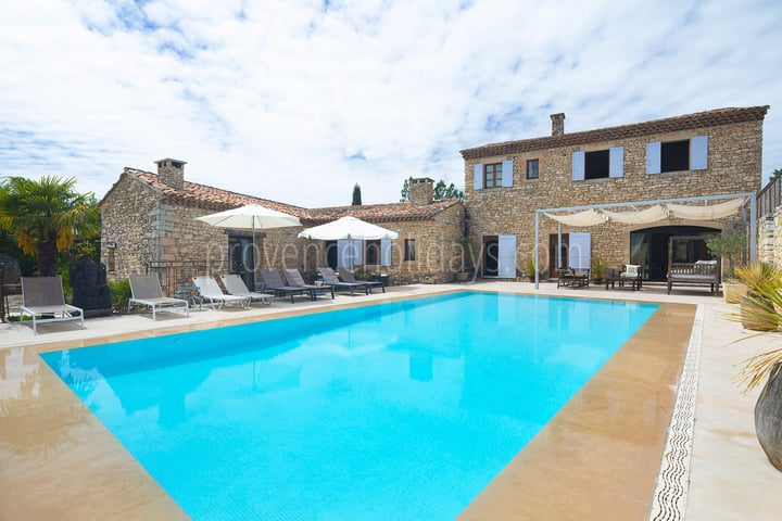 Charming Farmhouse with Infinity Pool in the Luberon