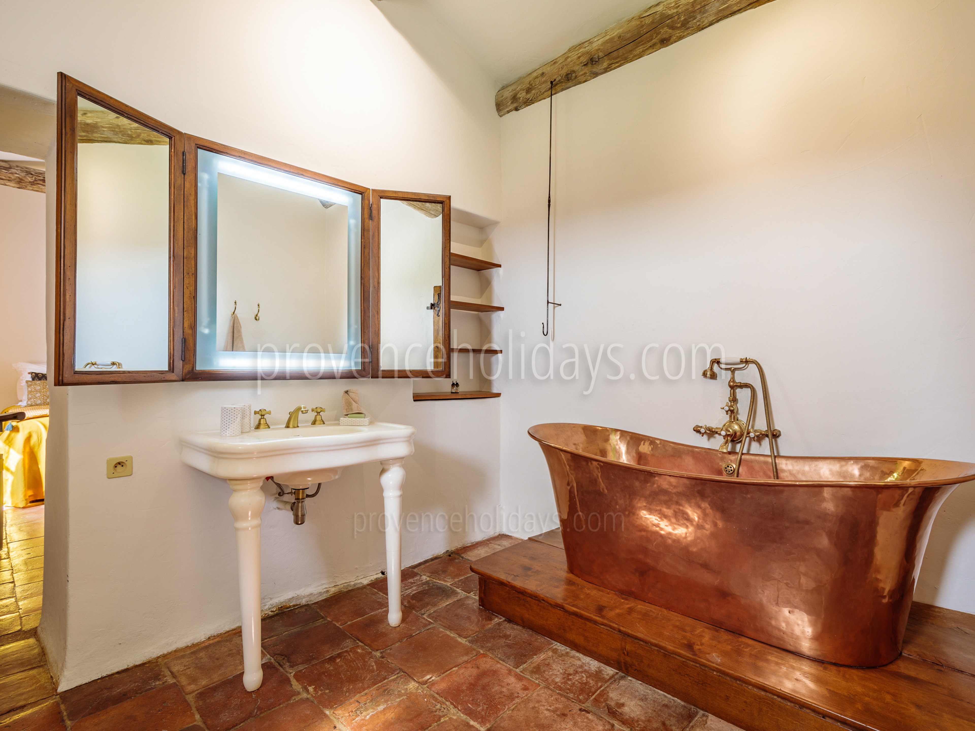24 - Bastide de Luberon: Villa: Bathroom
