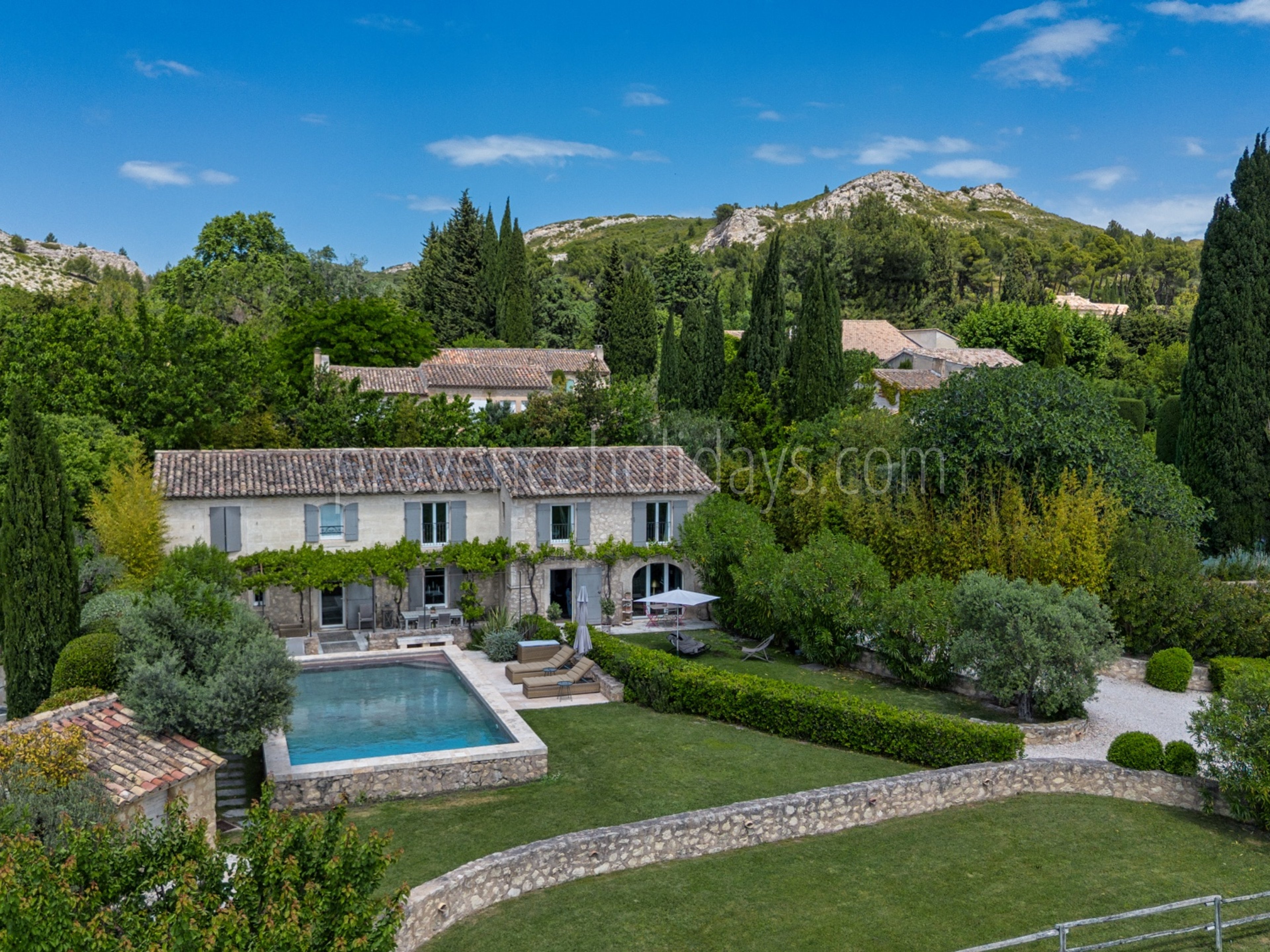 -1 - Mas Calisson: Villa: Exterior