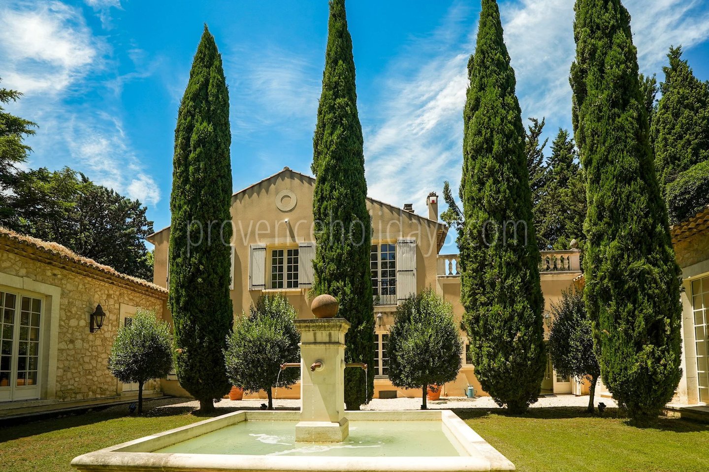 7 - Stone estate in Eygalières: Villa: Exterior